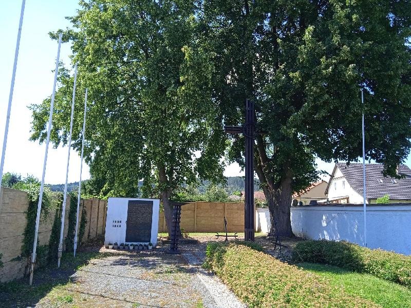 památník obětem transportu smrti