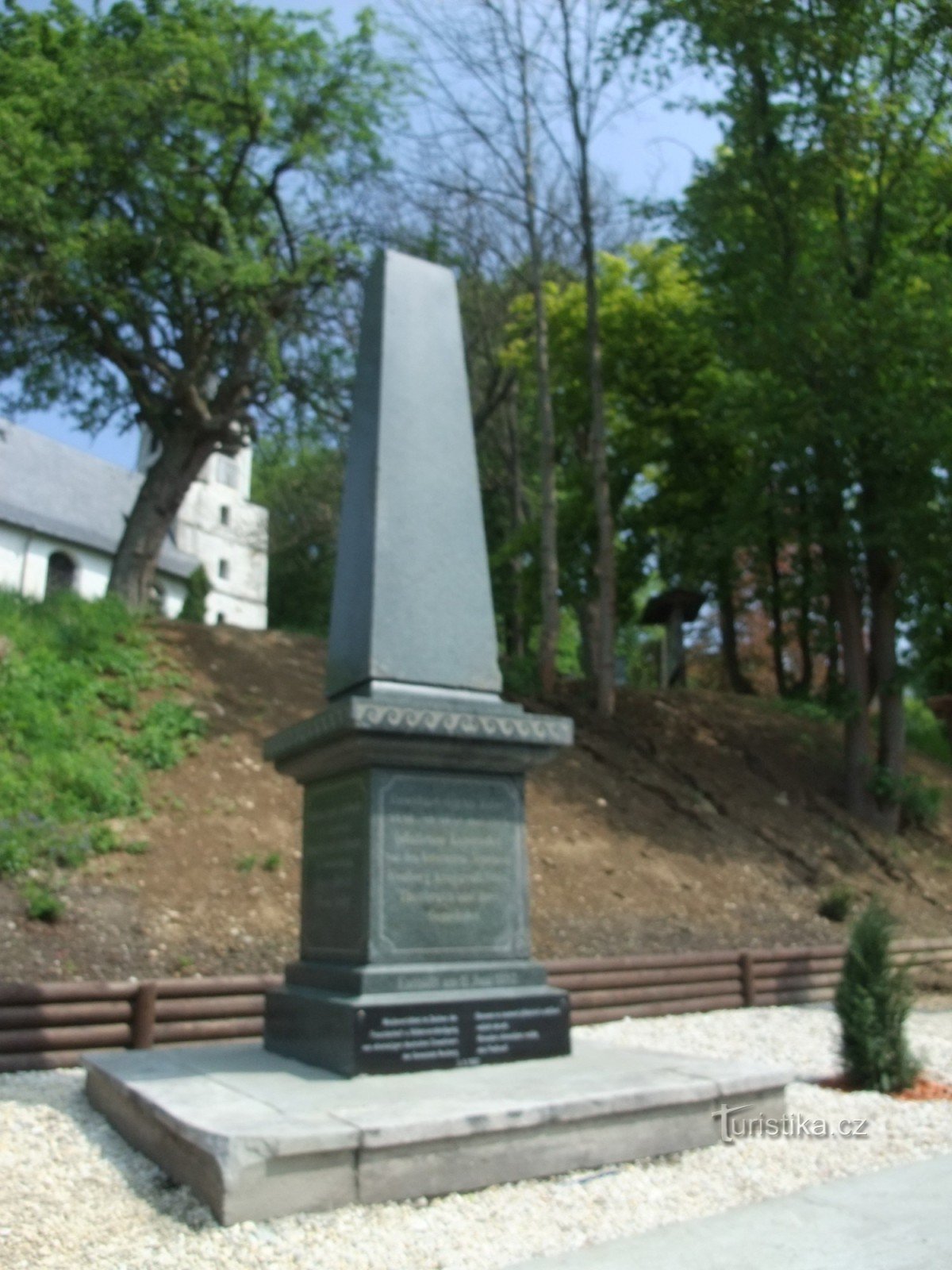 Sotien uhrien muistomerkki - Podhradí lähellä Aš