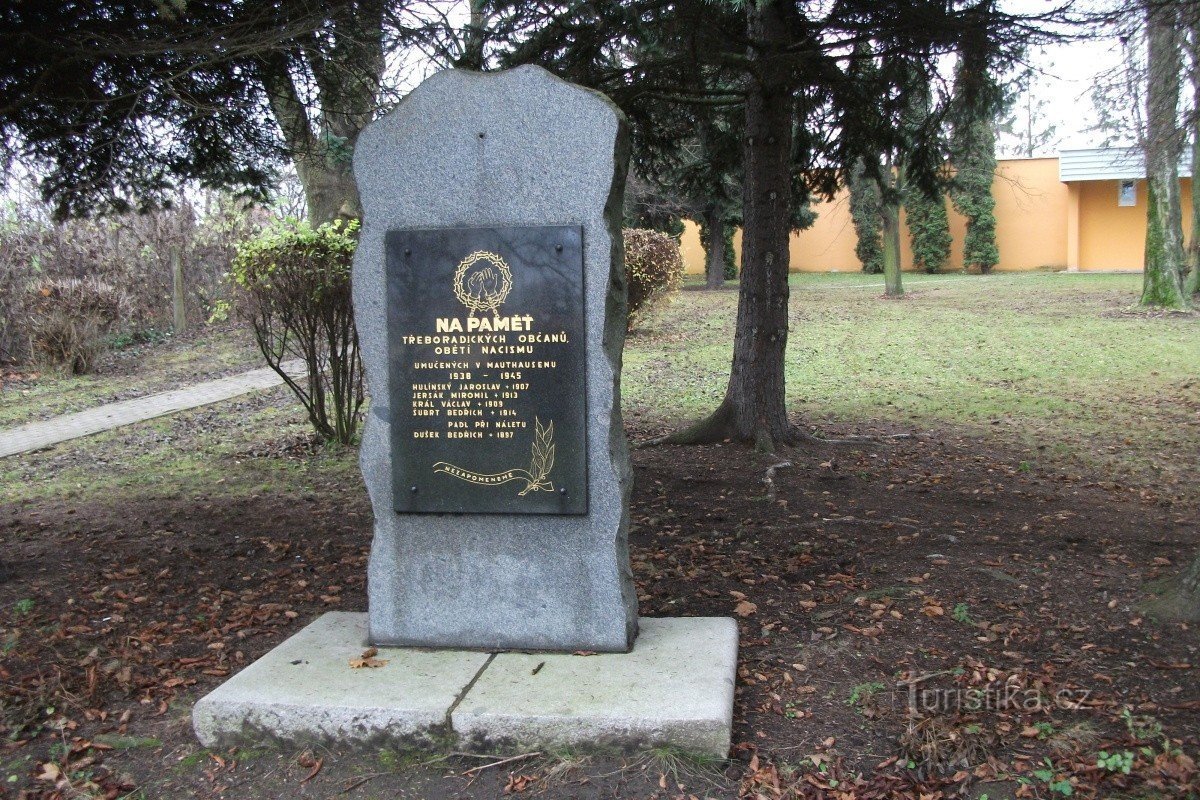 Мемориал жертвам нацизма в Тршеборадицах
