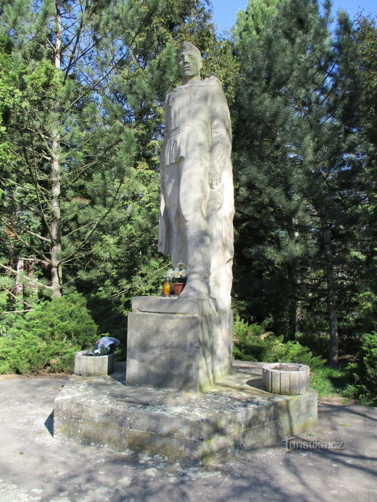 Památník osvobození (Jaroměř, 22.4.2020)