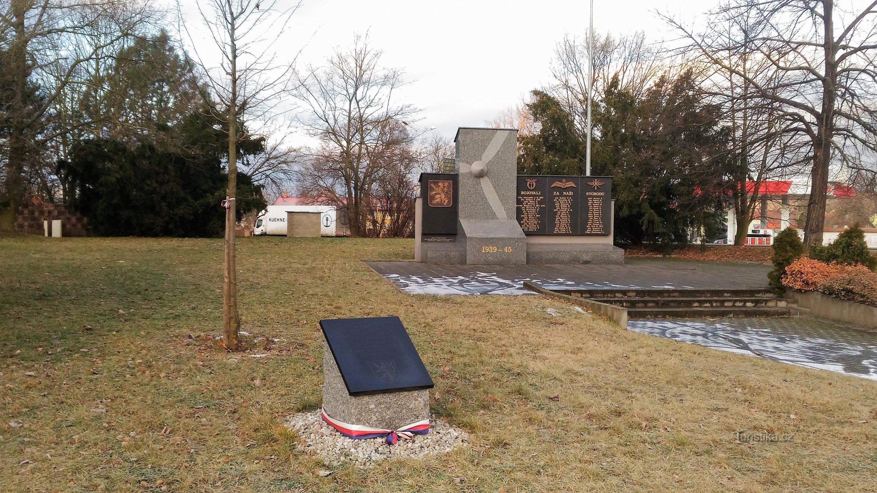 Pomnik poległych pilotów II. wojna światowa.