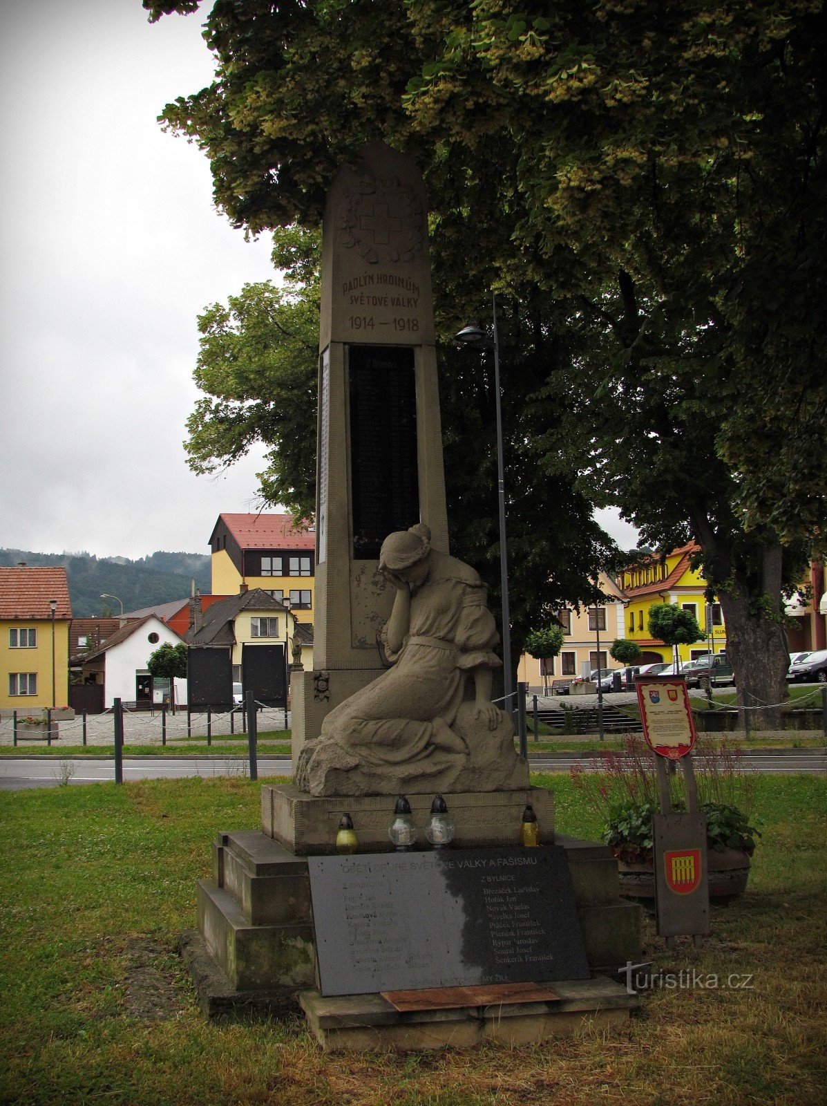 Mémorial aux morts à Brumov