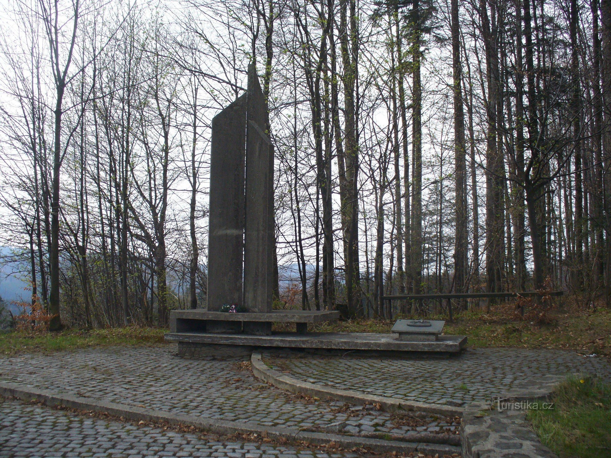 Памятник партизанской бригаде Яна Жижки