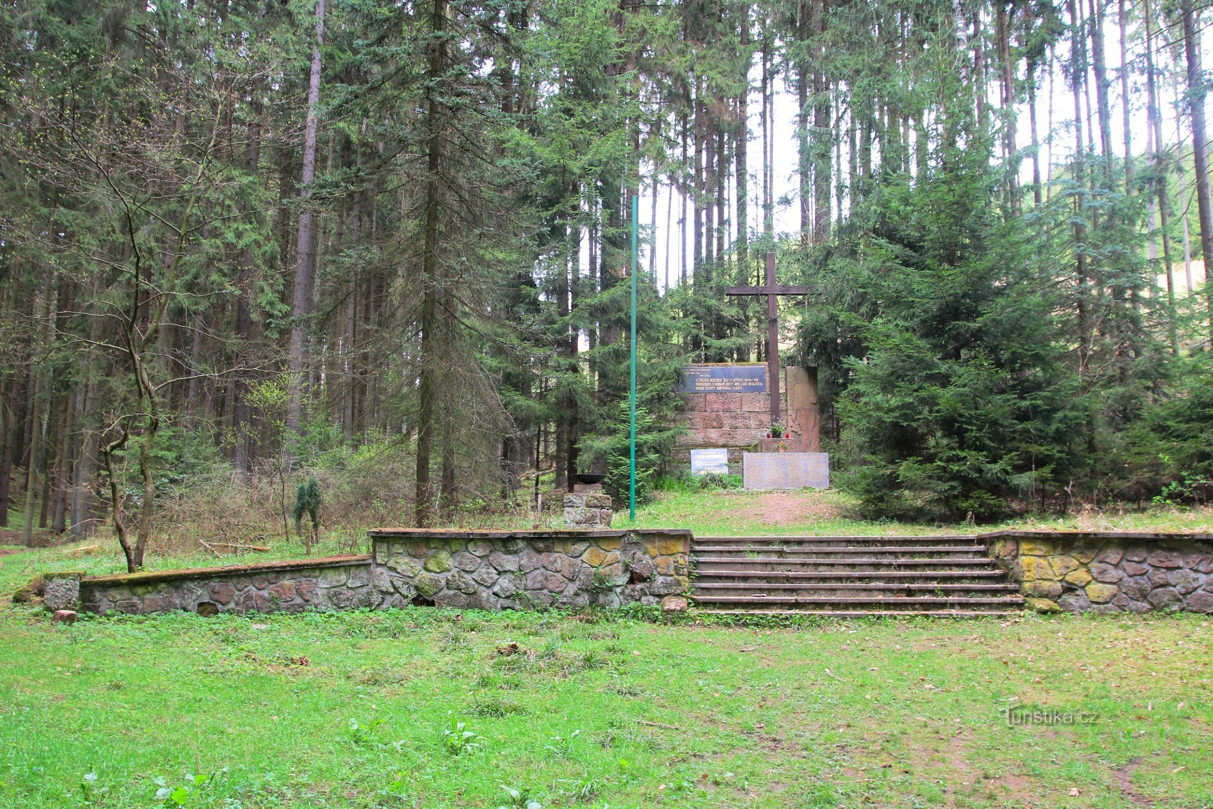 Monument to the partisans of General Luži's strike company