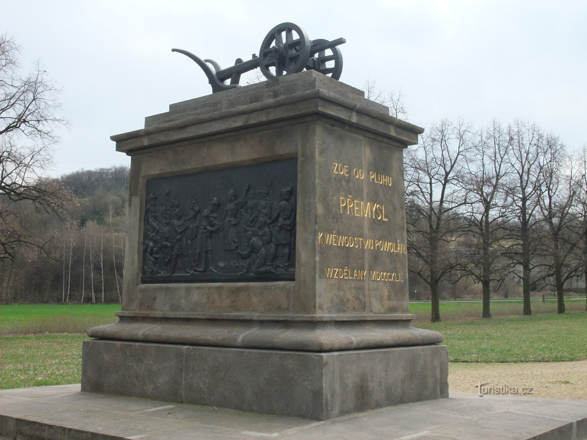 monument till Přemysl Oráč