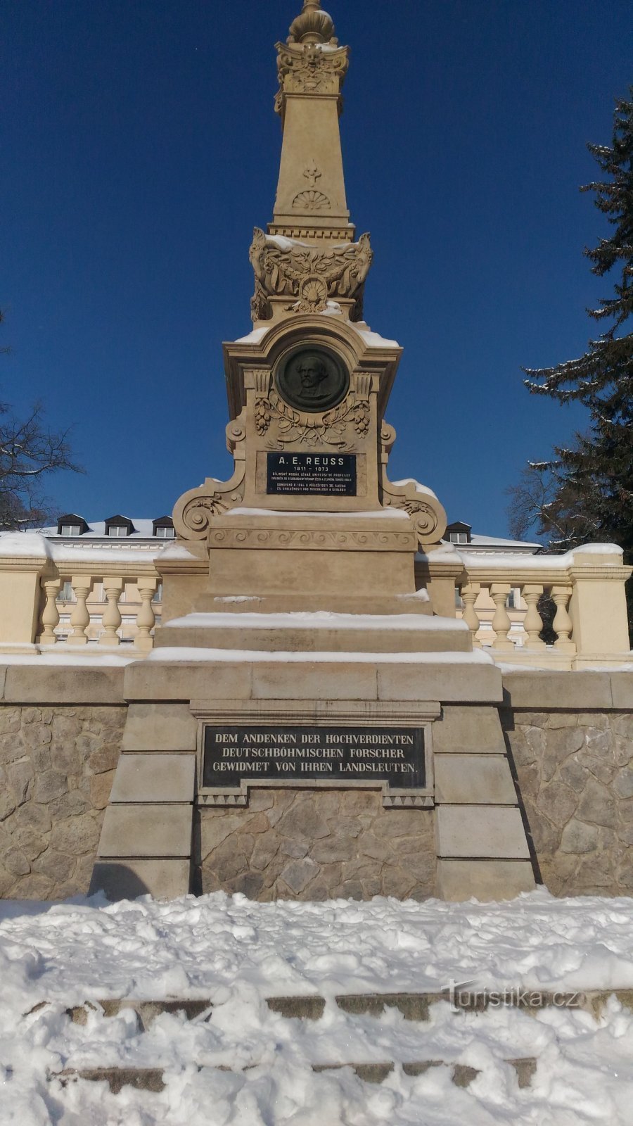 Le monument de la Reuss