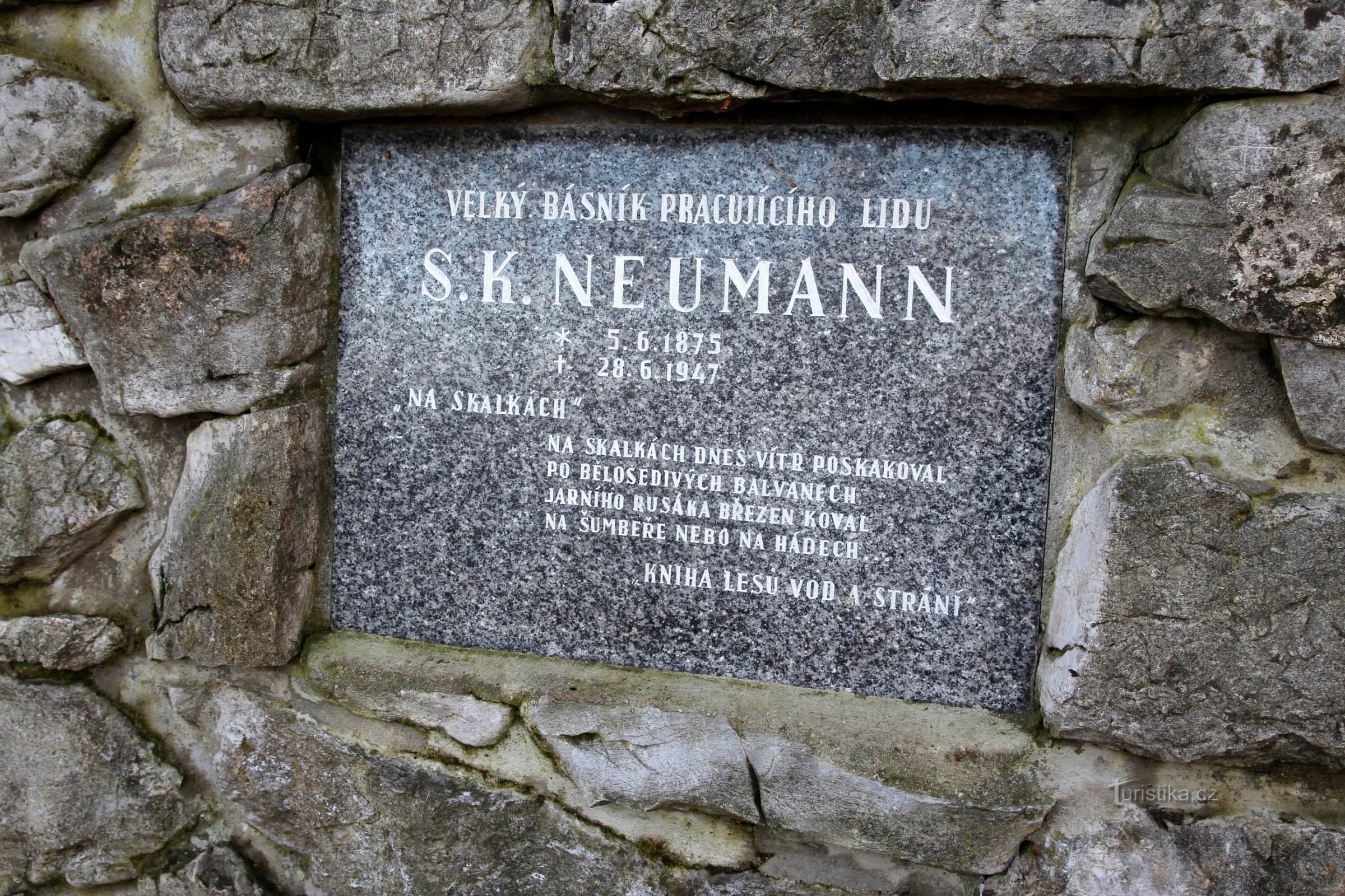 SK Neumann emlékműve