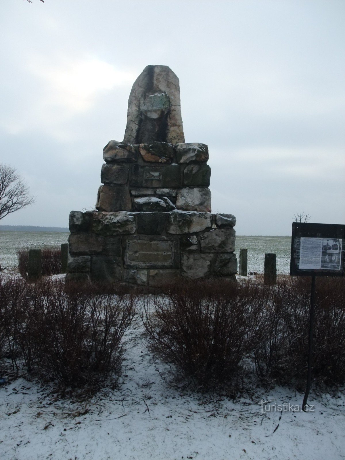 Das Denkmal der Begegnung der drei Fürsten bei der Gemeinde Vraný