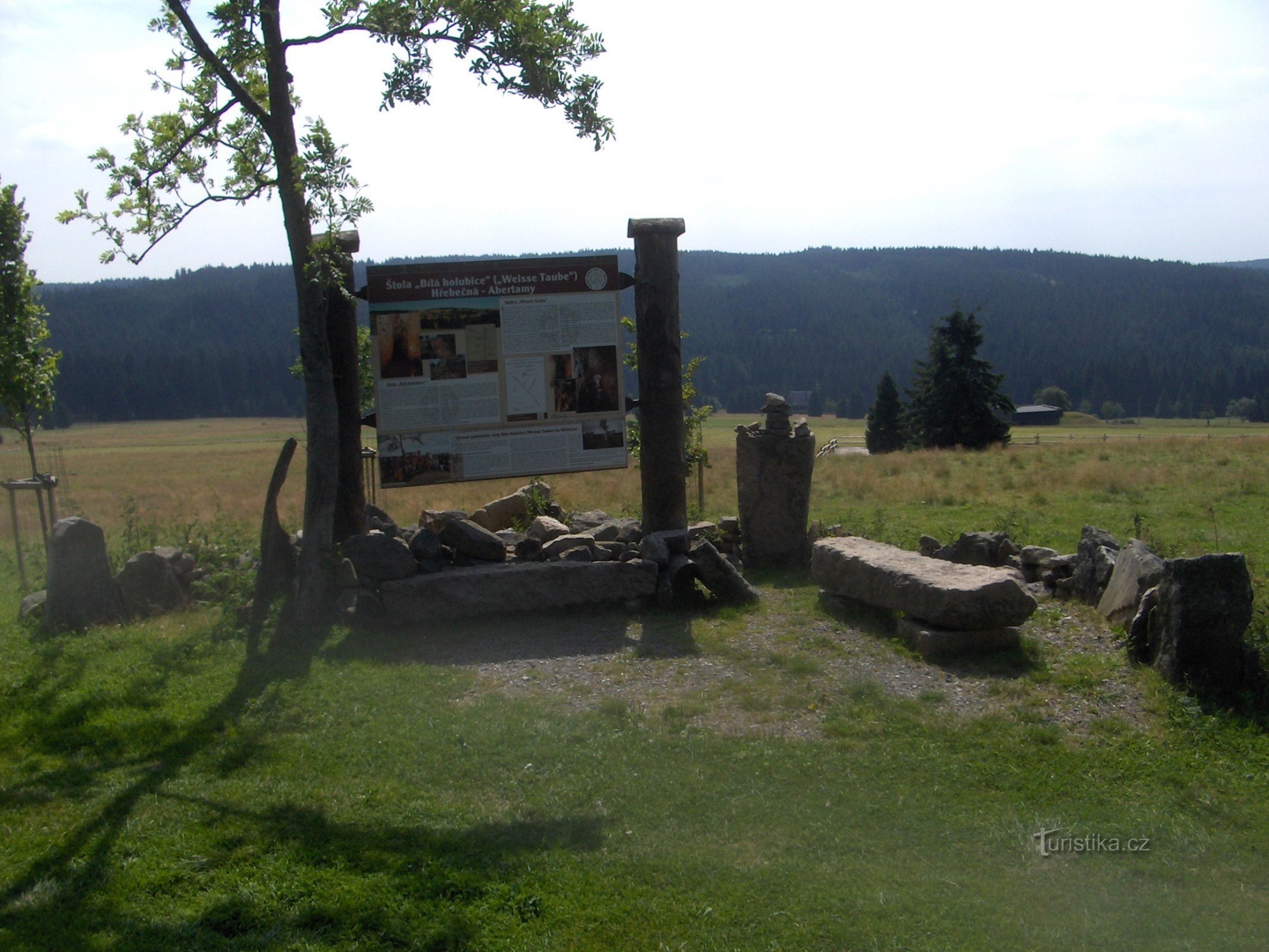 Witte duif tunnel monument.