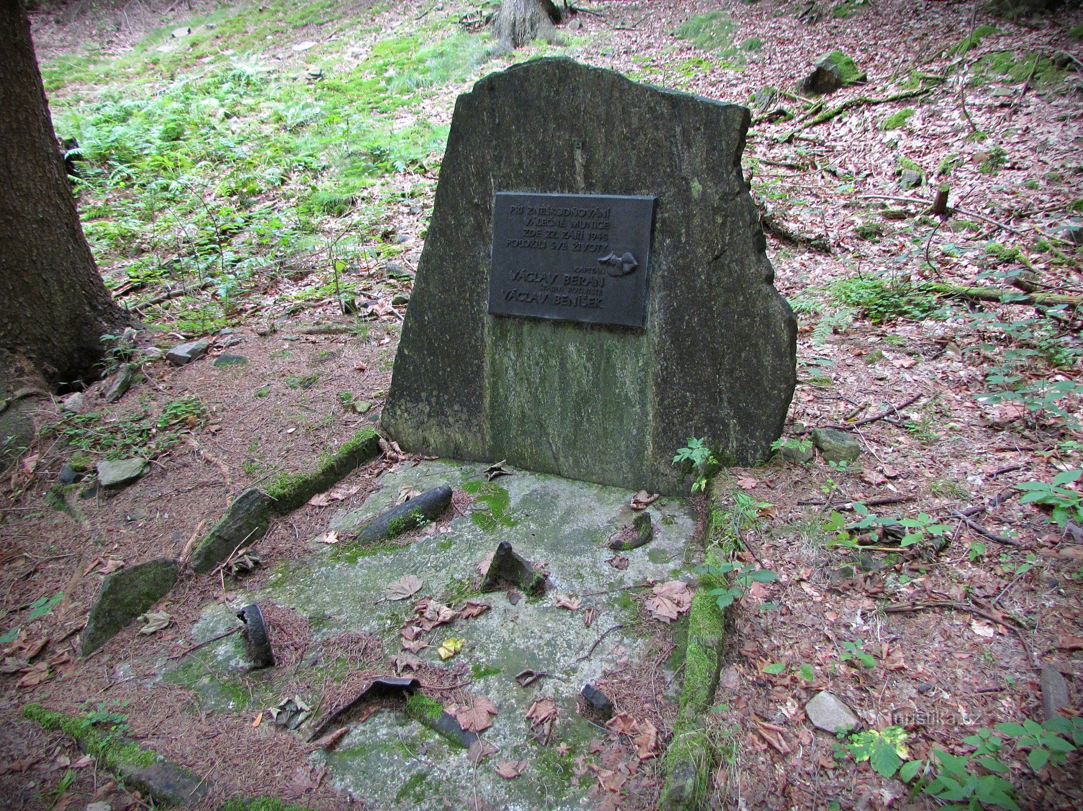 Monumento en Dole de Kobylí