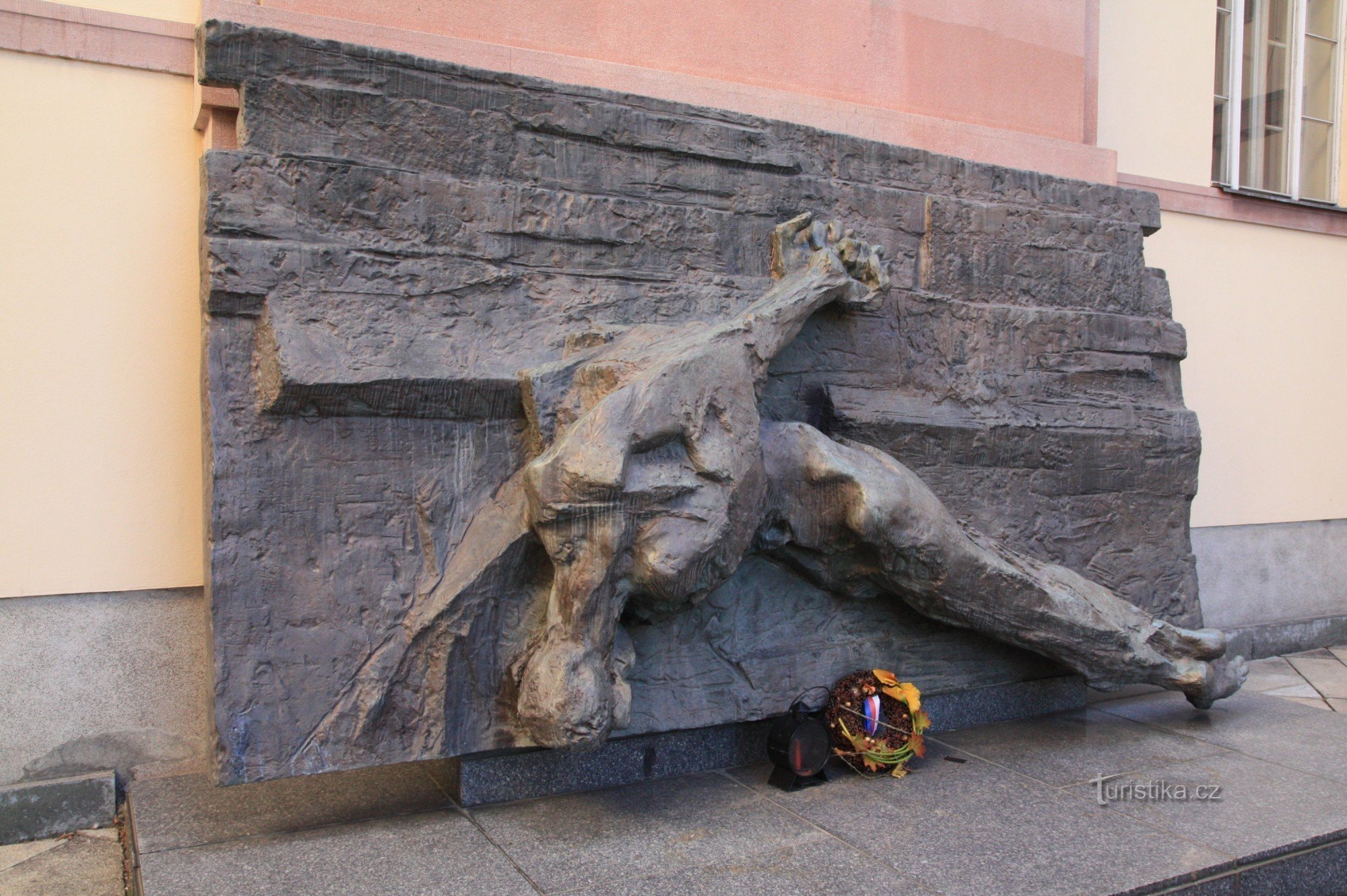 Đài tưởng niệm tại địa điểm của giá treo cổ