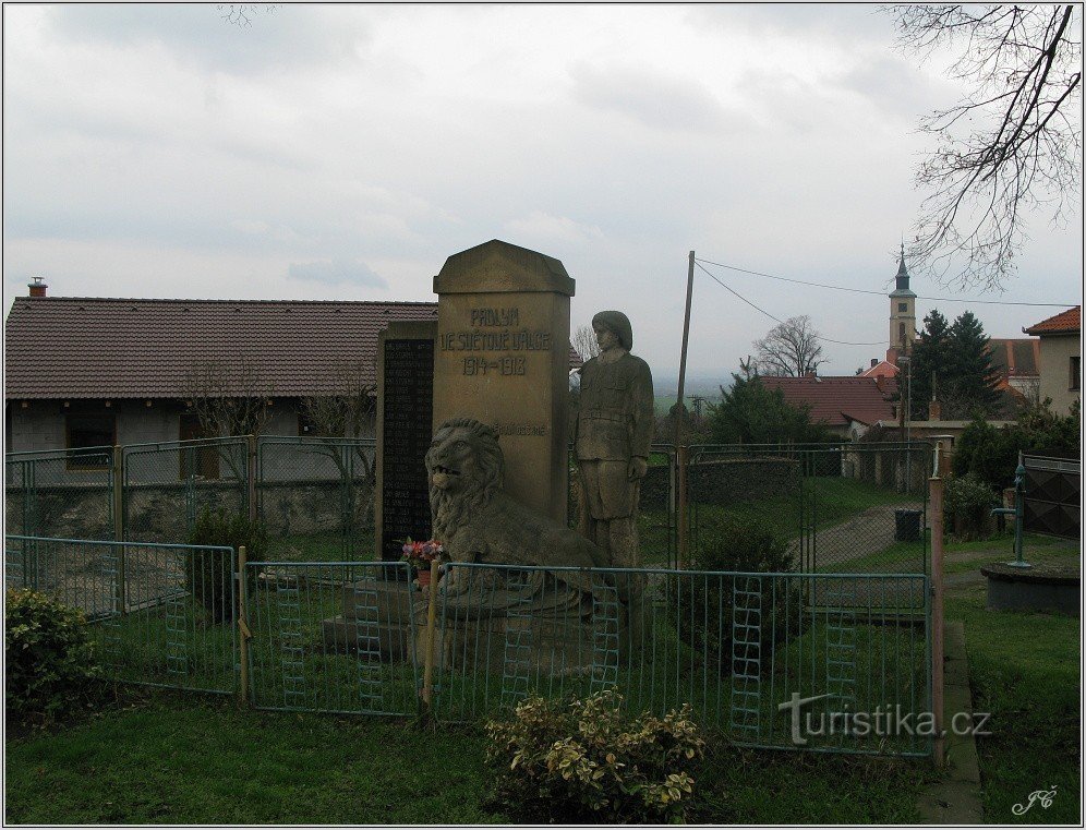 Spomenik v Semtěšu