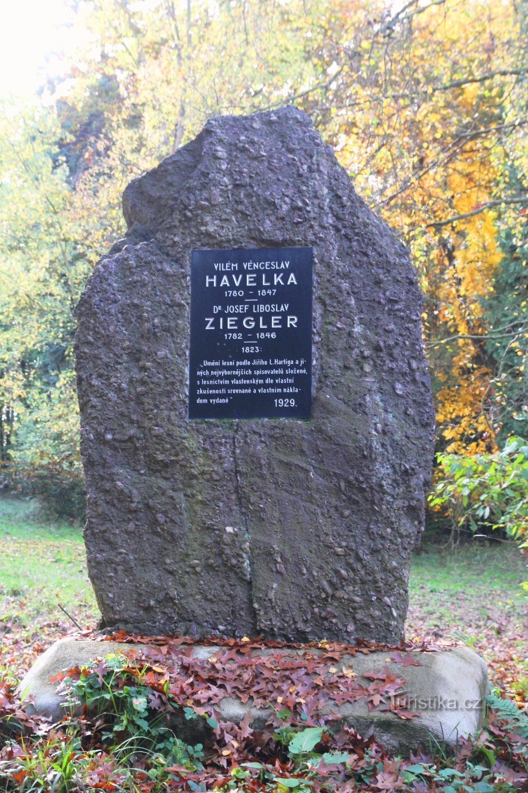 Monumento a VV Havelka y JL Ziegler