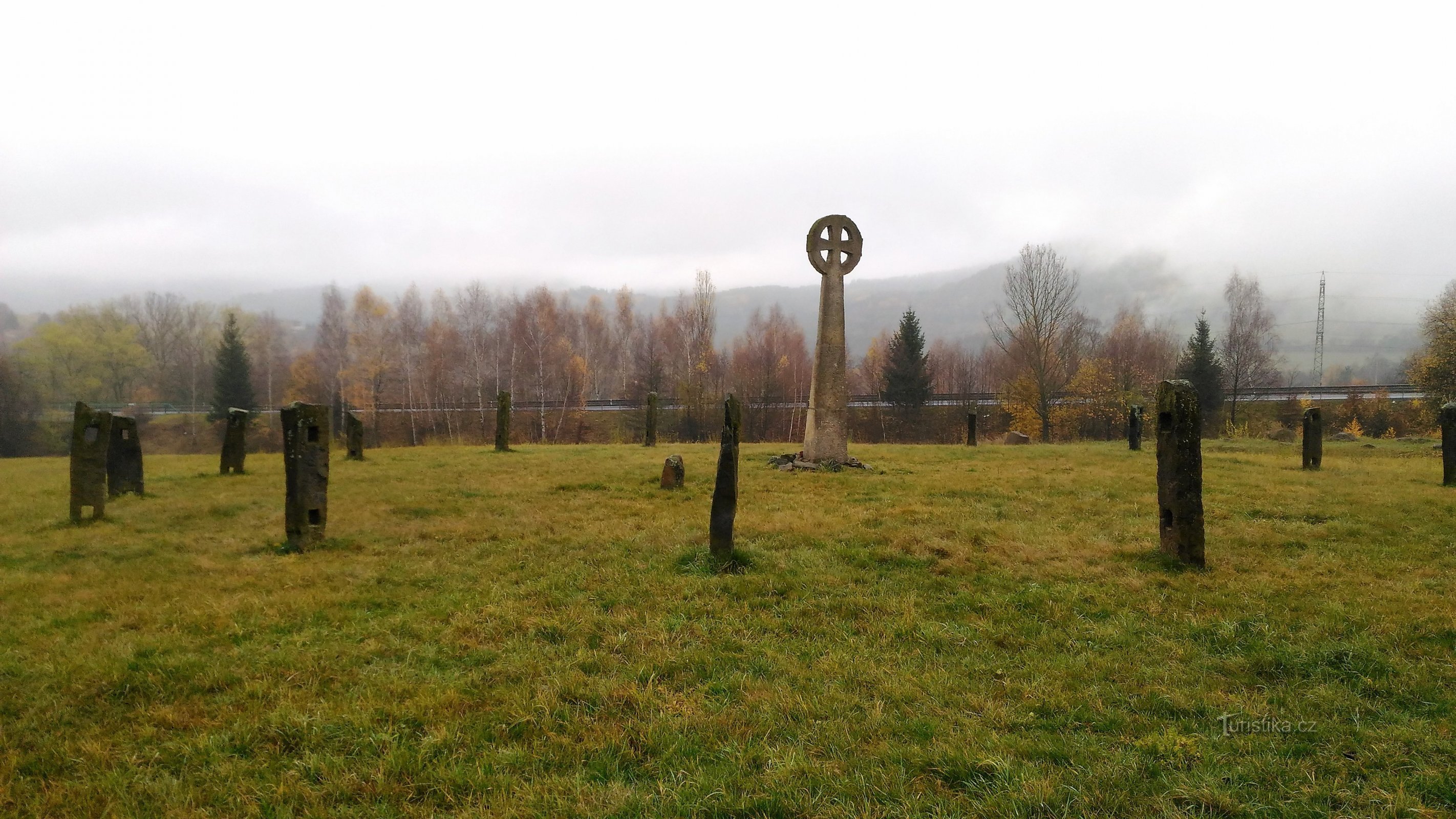 Monumento a los pueblos desaparecidos en Perštejn