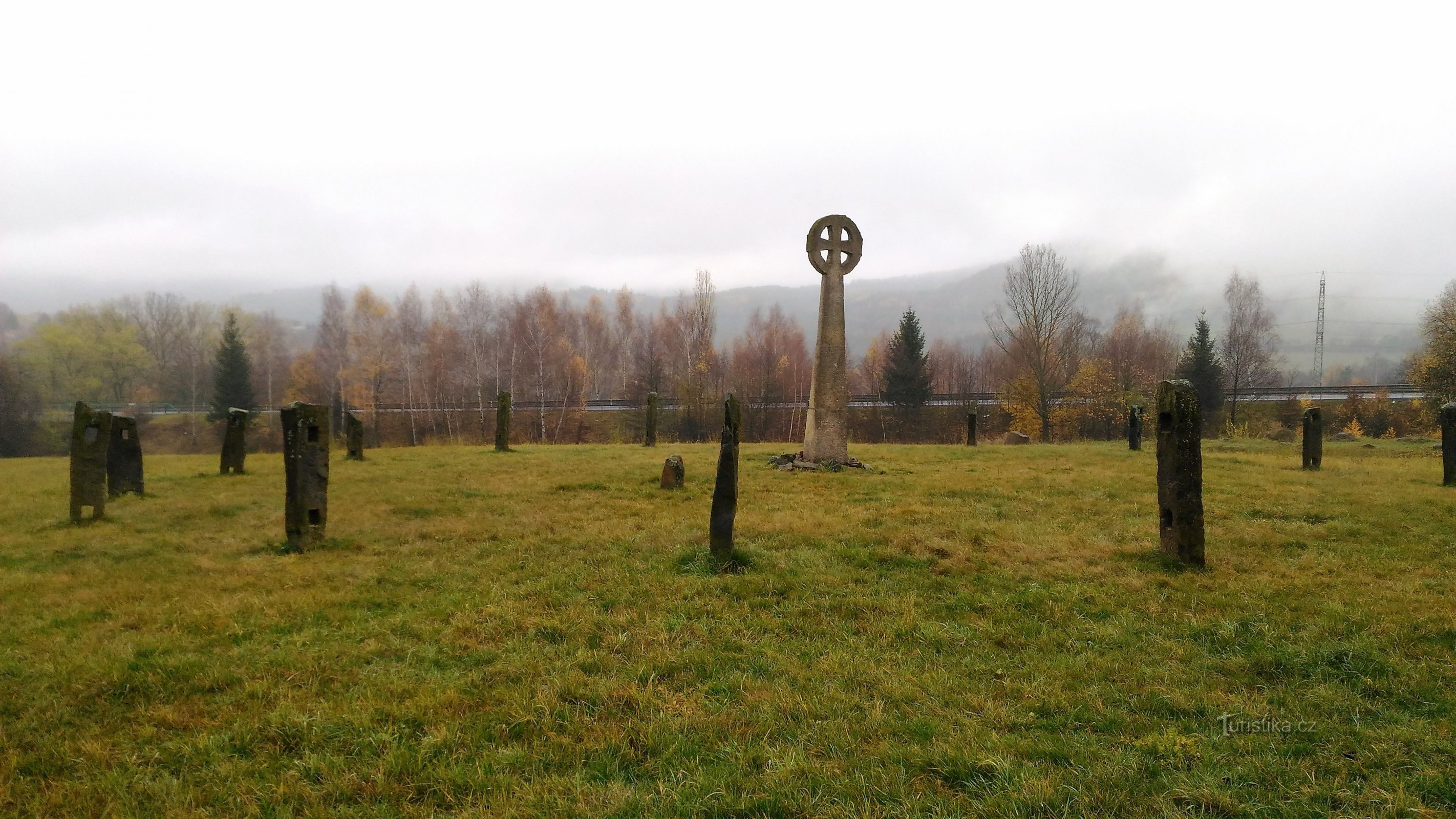 Denkmal für untergegangene Dörfer in Perštejn