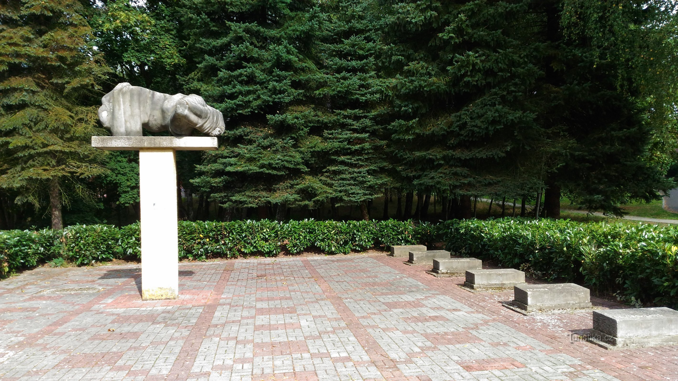 Monument voor het vrouwenconcentratiekamp in Svatava.