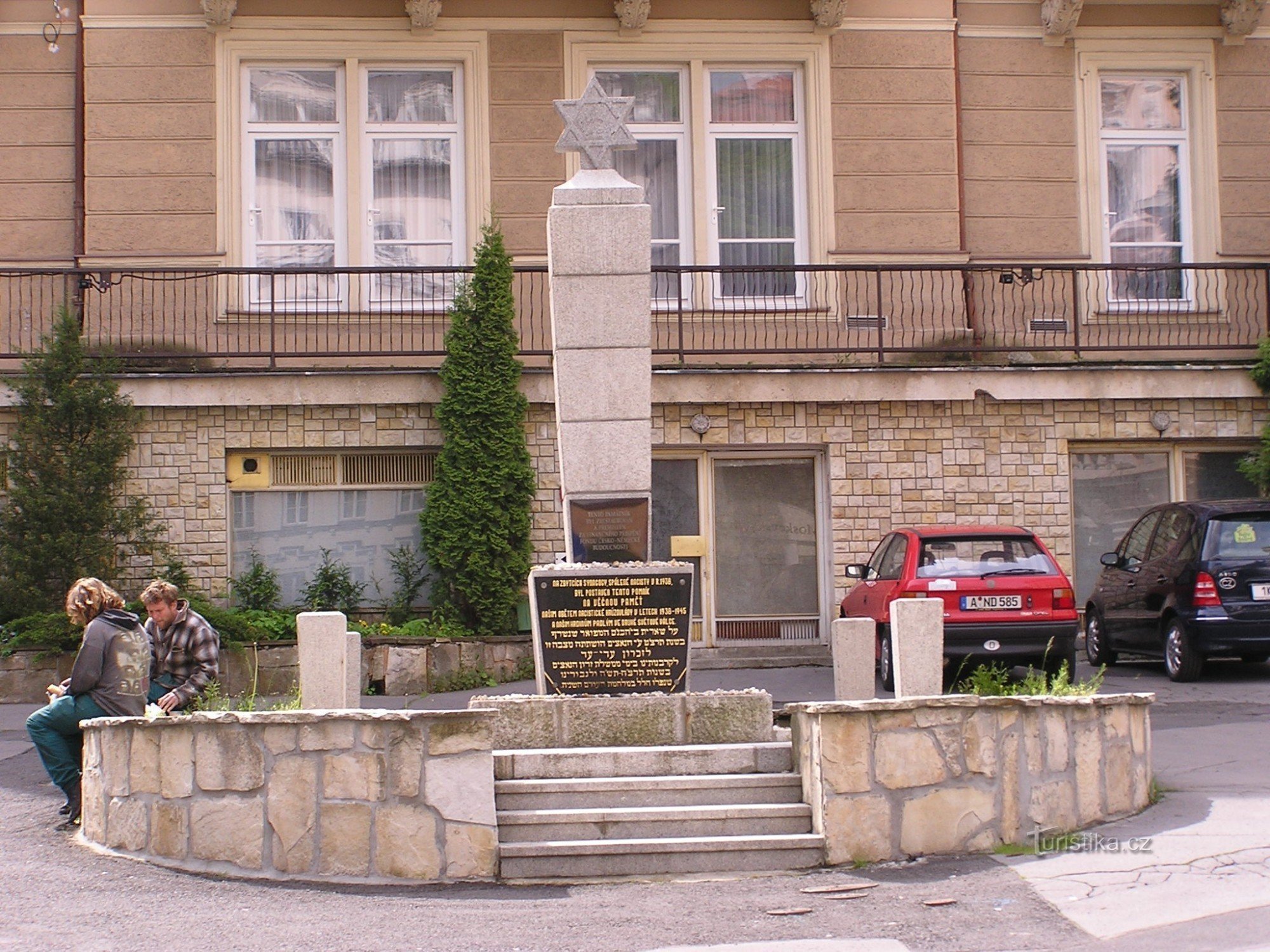 Památník židovské synagogy na Sadové ulici - 24.5.2004
