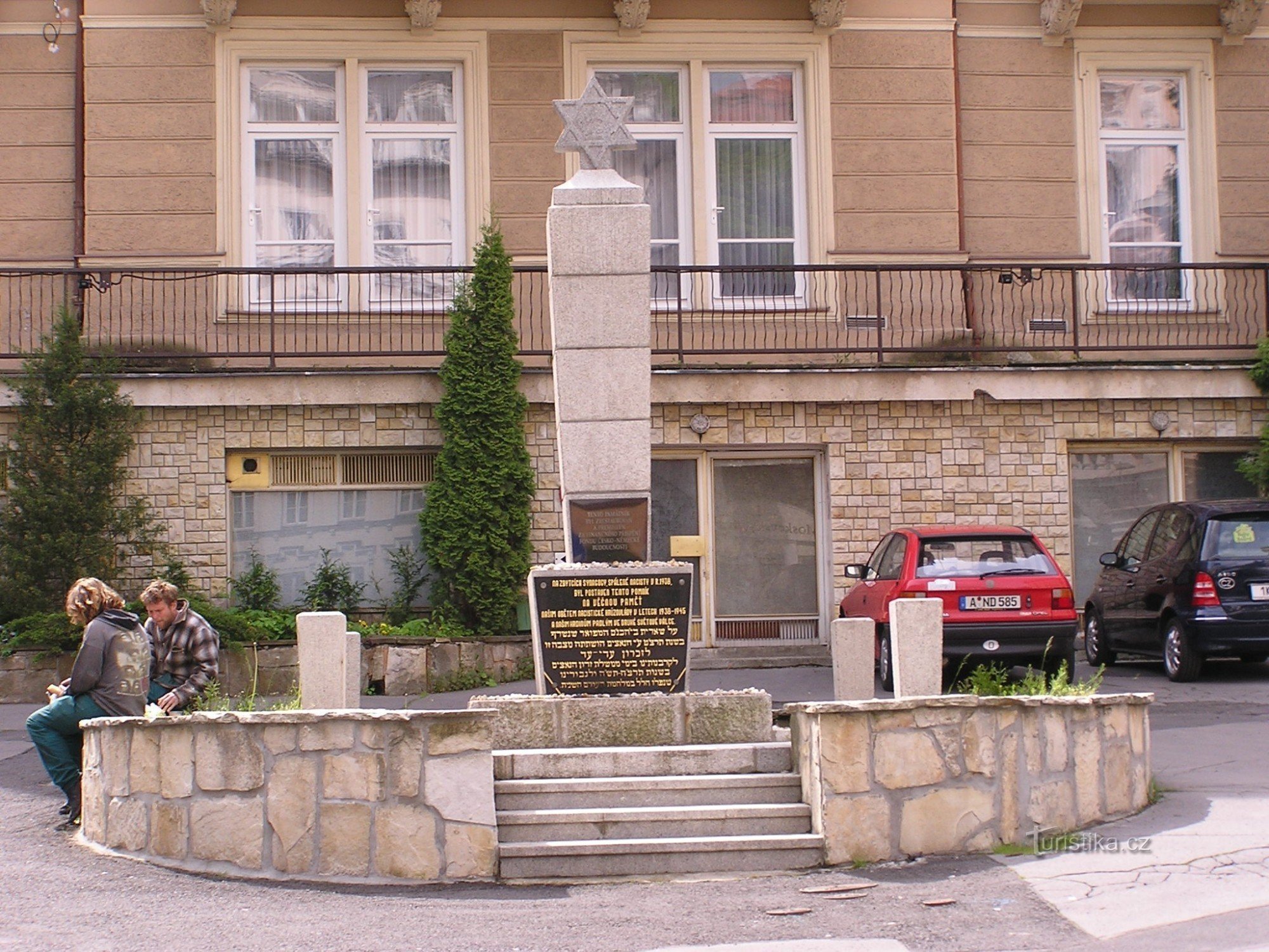 Pomnik synagogi żydowskiej przy ulicy Sadowej - 24.5.2004