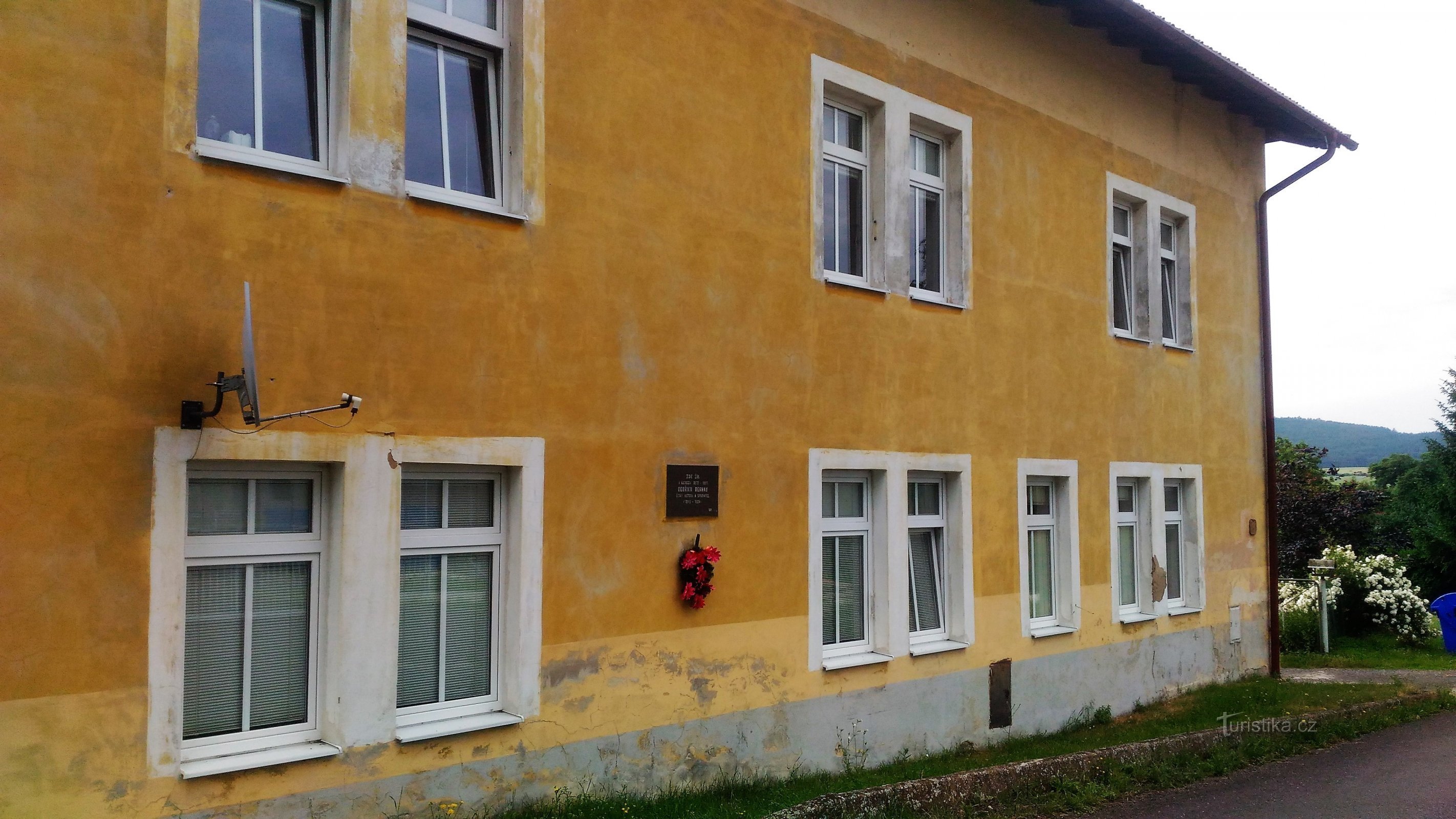 placa memorial de Bedřich Bernau