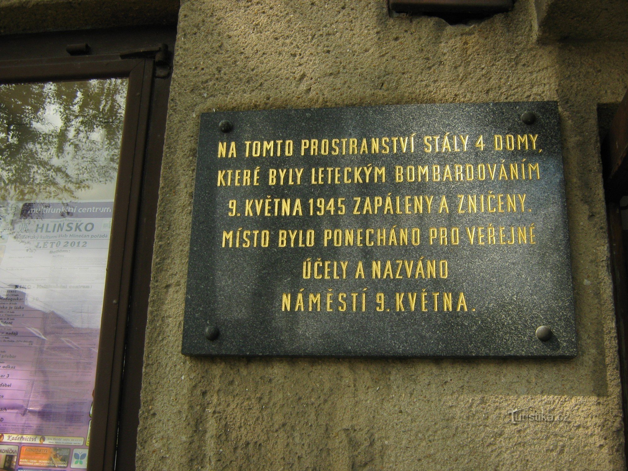 Gedenktafel des Bombenanschlags in Svratka