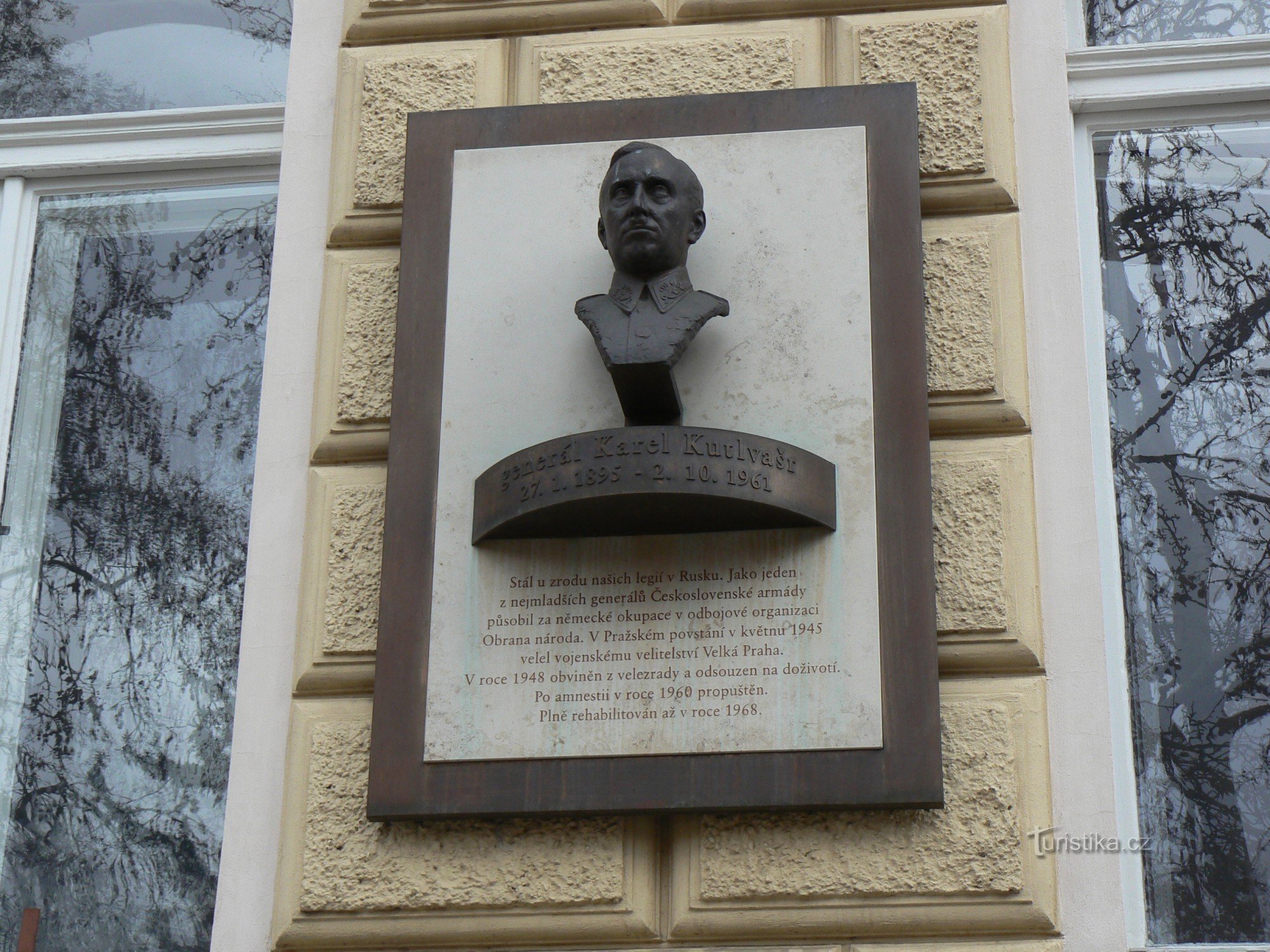Plaque commémorative au général Kutlvašr