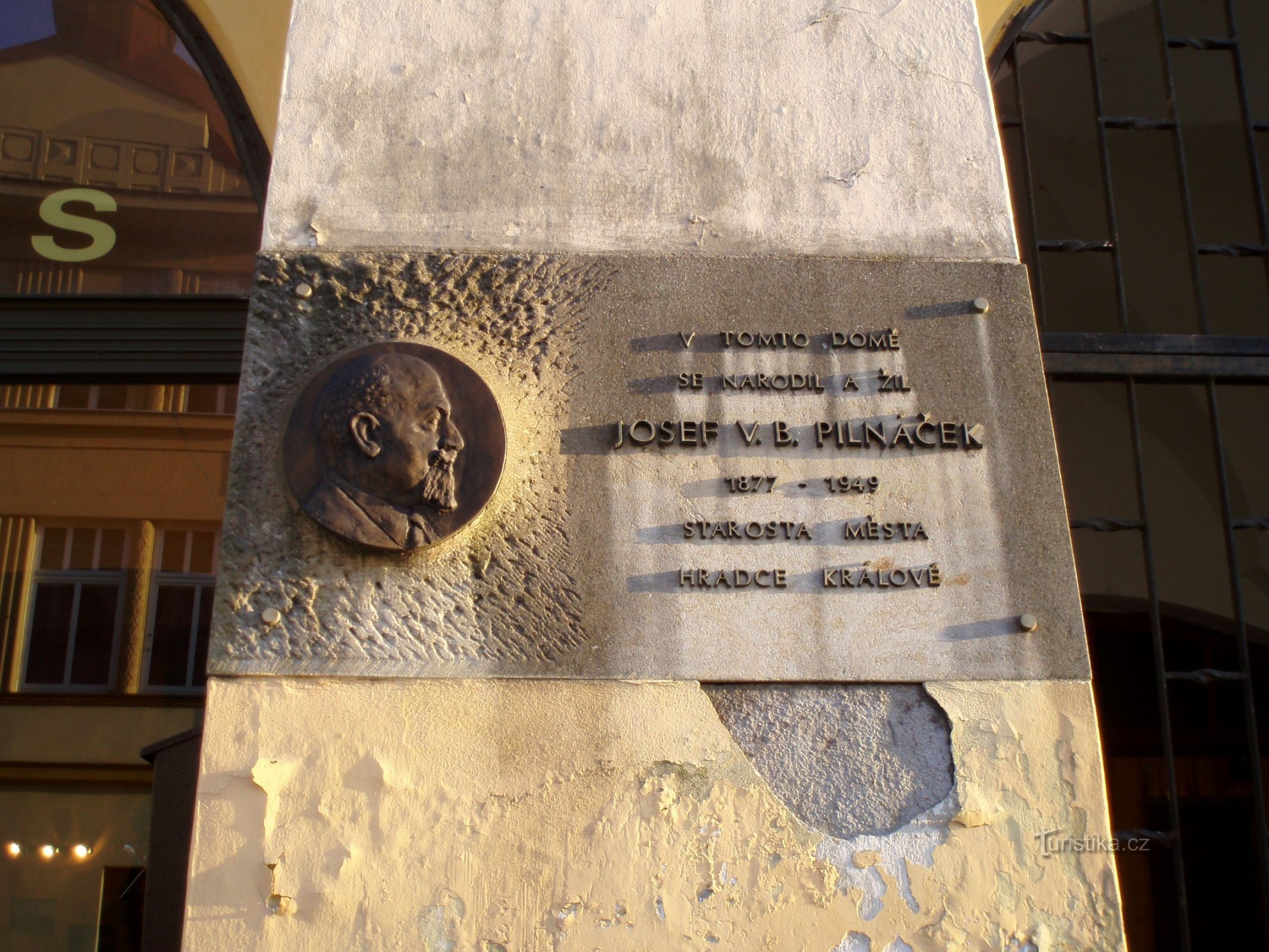 Memorial plaque to JVB Pilnáček (Hradec Králové, 1.3.2011)