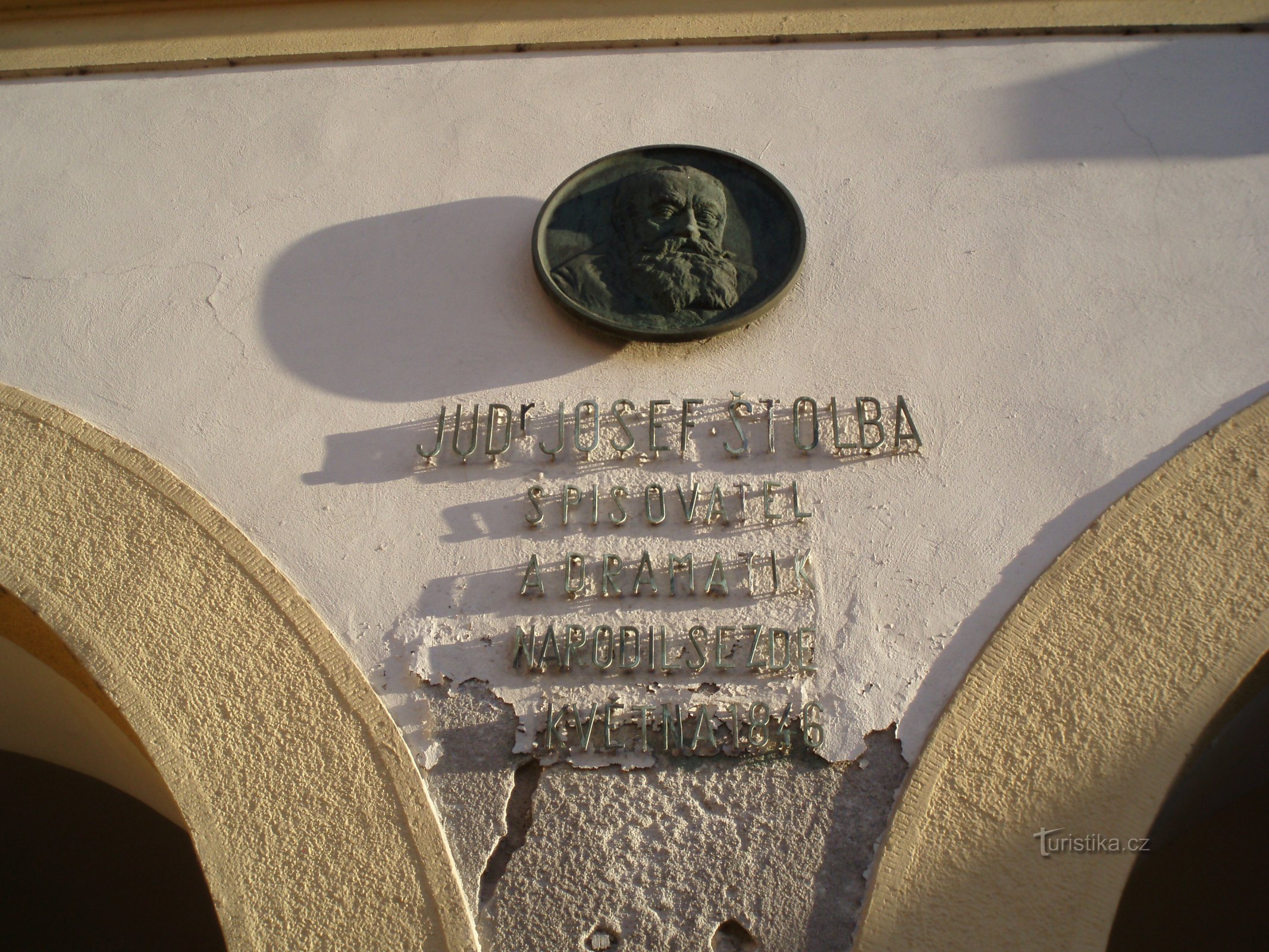 Мемориальная доска Йозефу Штольбу (Градец Кралове, 8.4.2011 апреля XNUMX г.)