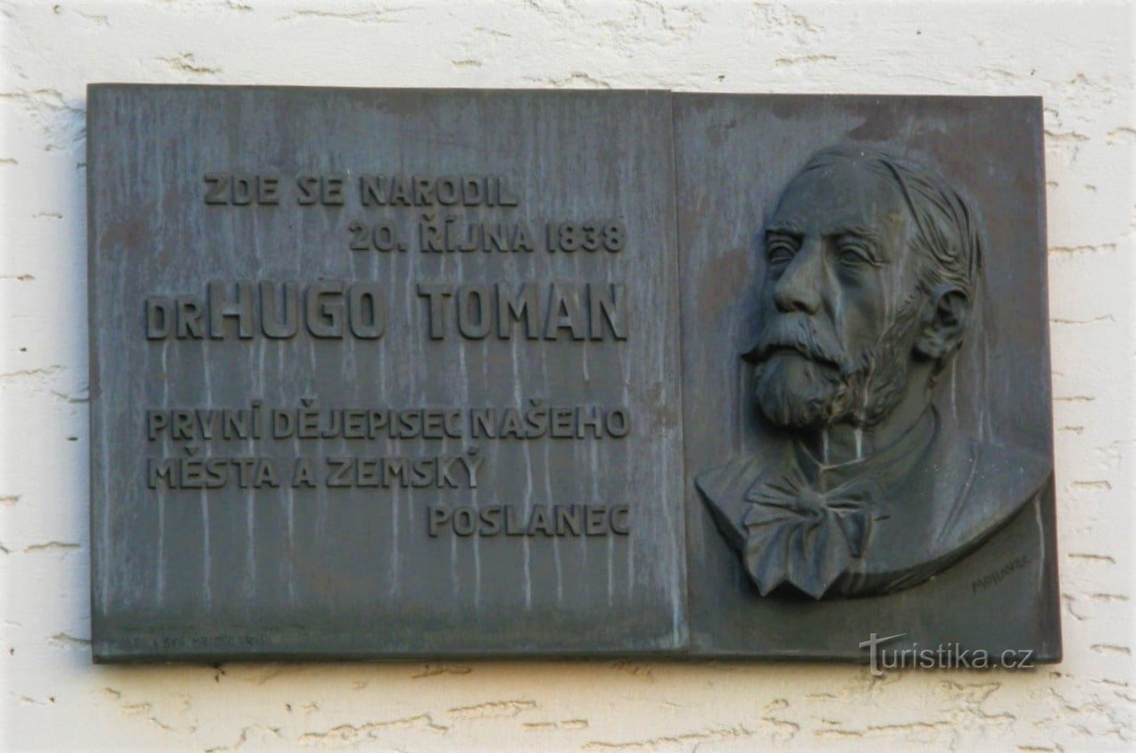 Plaque commémorative JUDr. Hugo Tomana (Rychnov nad Kněžnou, 20.9.2019/XNUMX/XNUMX)