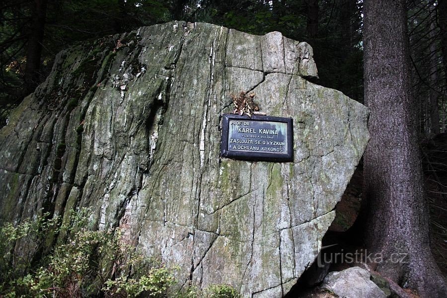 Placa memorial de Karel Kavina