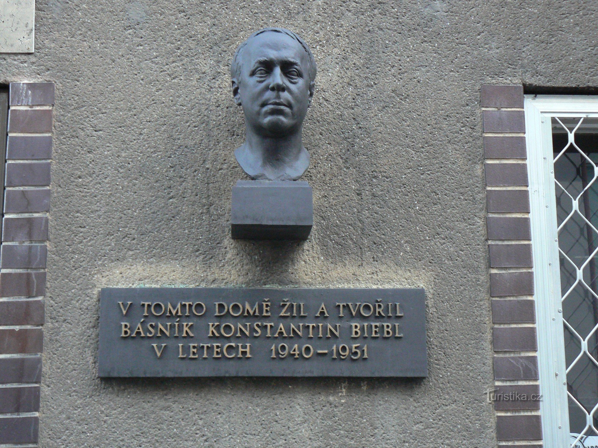 Placă memorială Konstantin Biebl