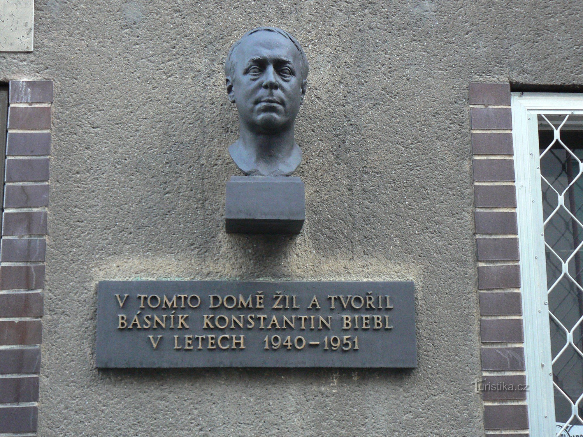 Plaque commémorative Konstantin Biebl