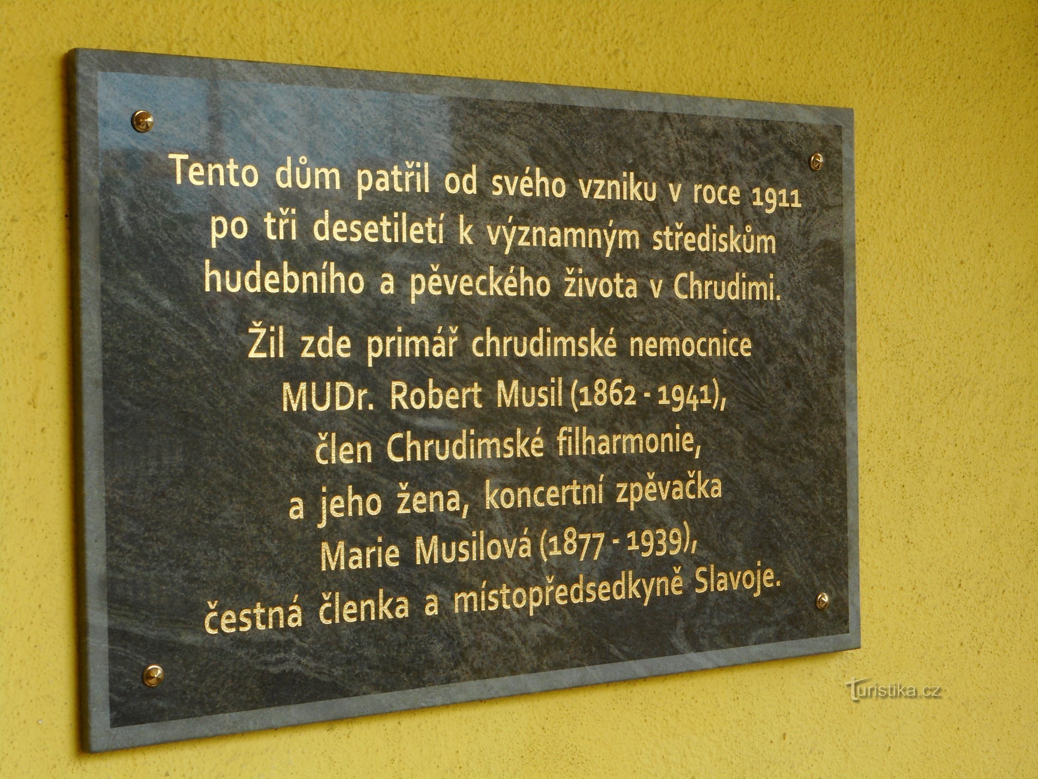 Placa memorial da família Musil na vila Musil em Chrudim