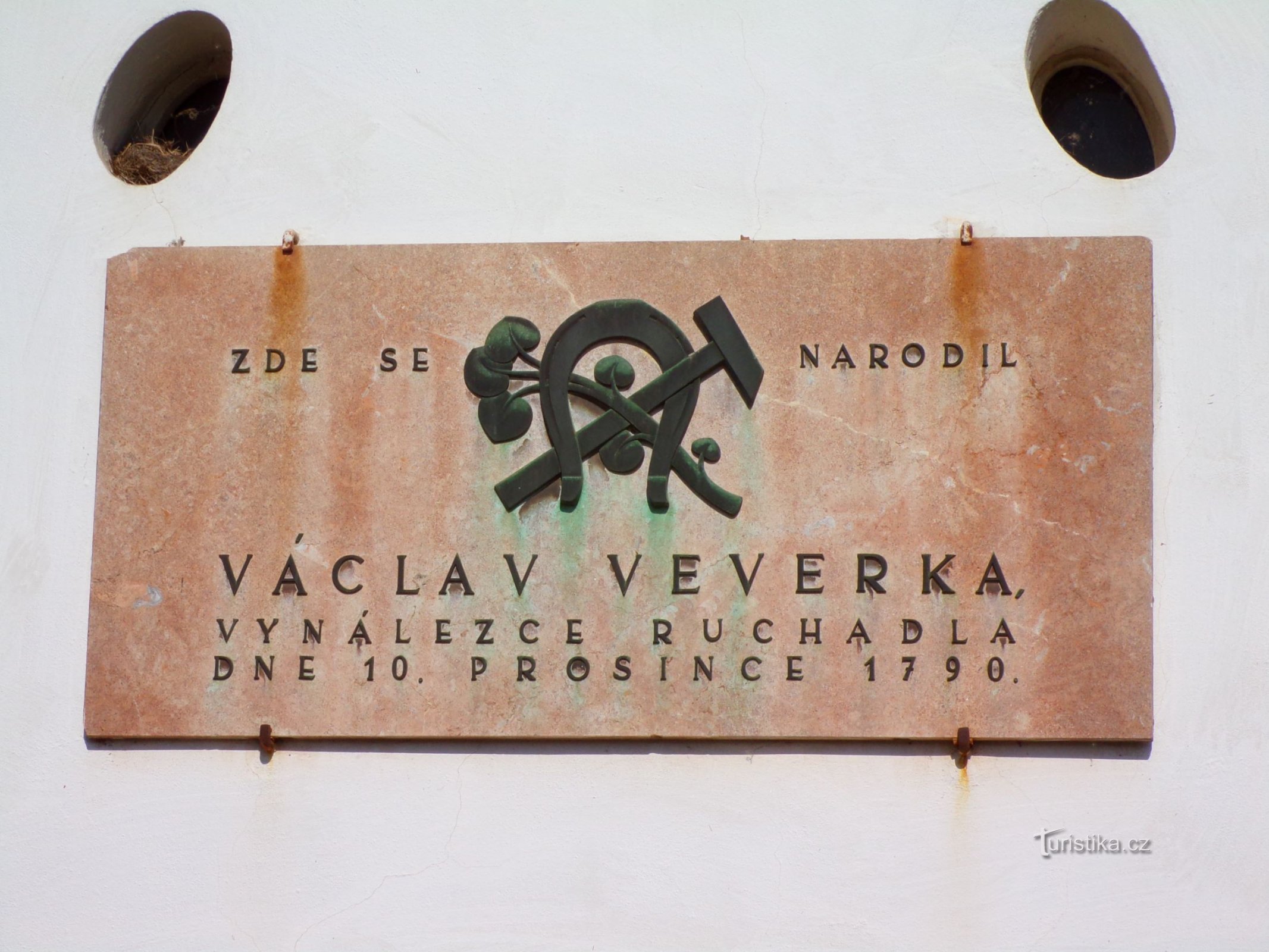 Placa conmemorativa en el nº 319 (Rybitví, 14.5.2022/XNUMX/XNUMX)