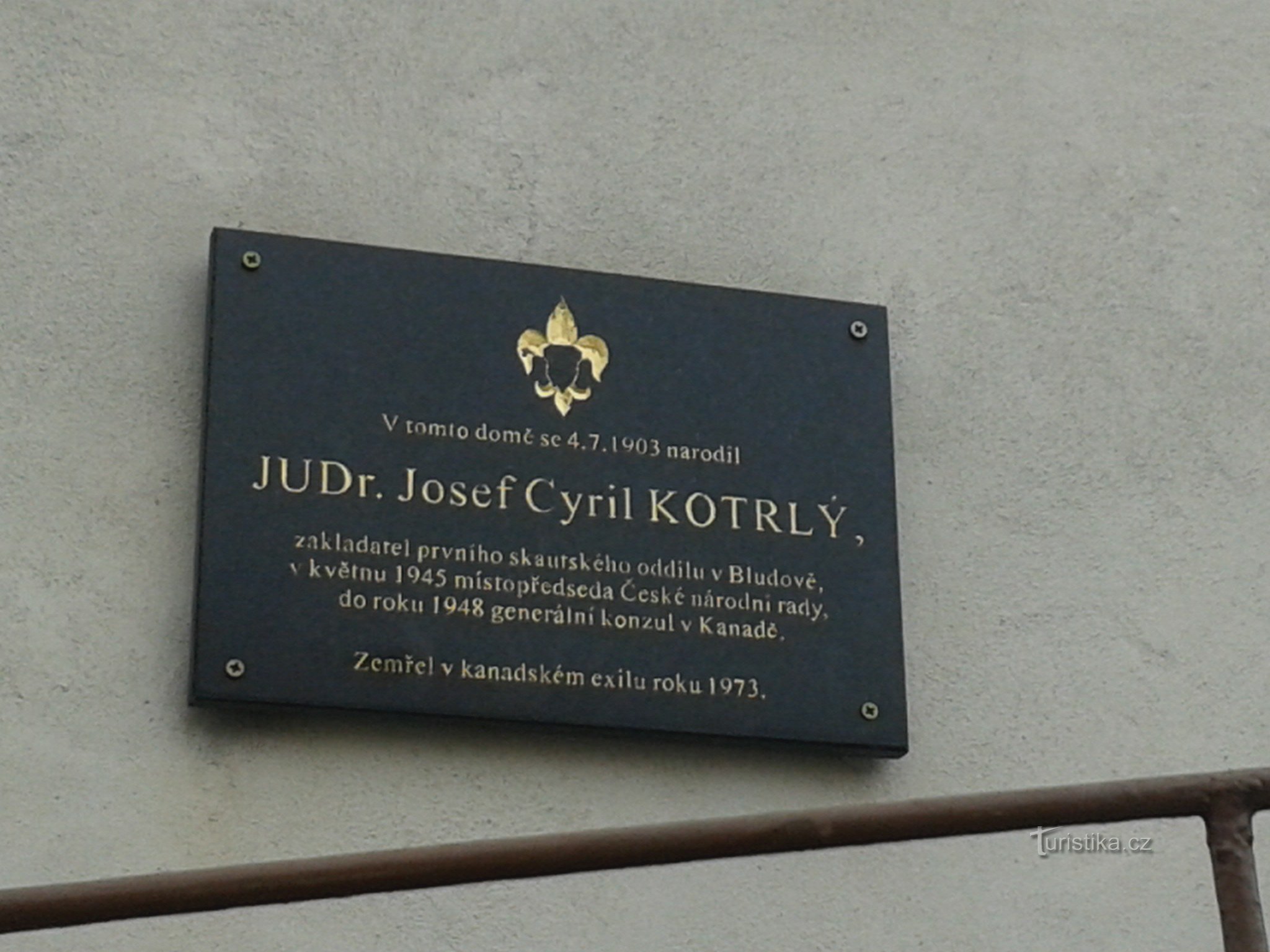 commemorative plaque on the house