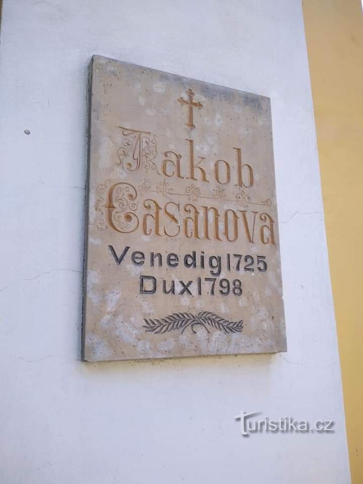 Placă memorială lui Jacob Casanova la capela Sf. Barbory ​​lângă intrare