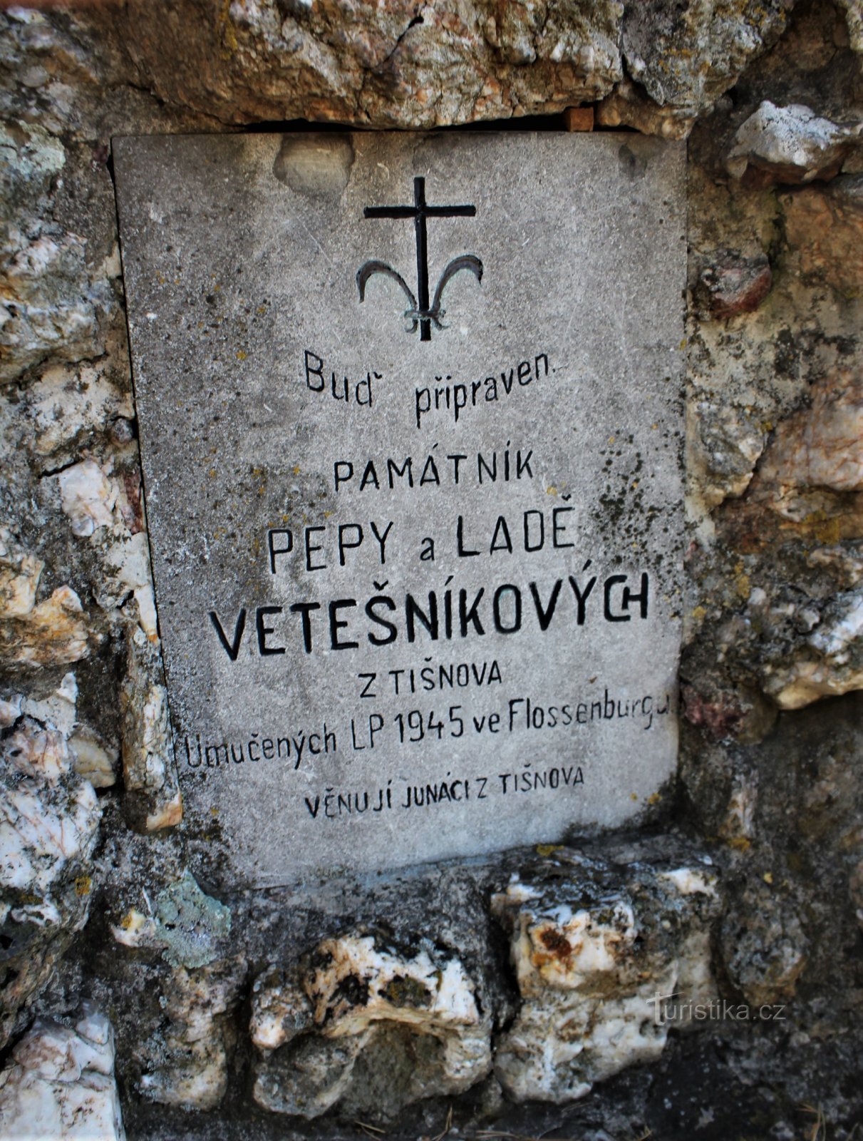 Plaque commémorative sur le monument