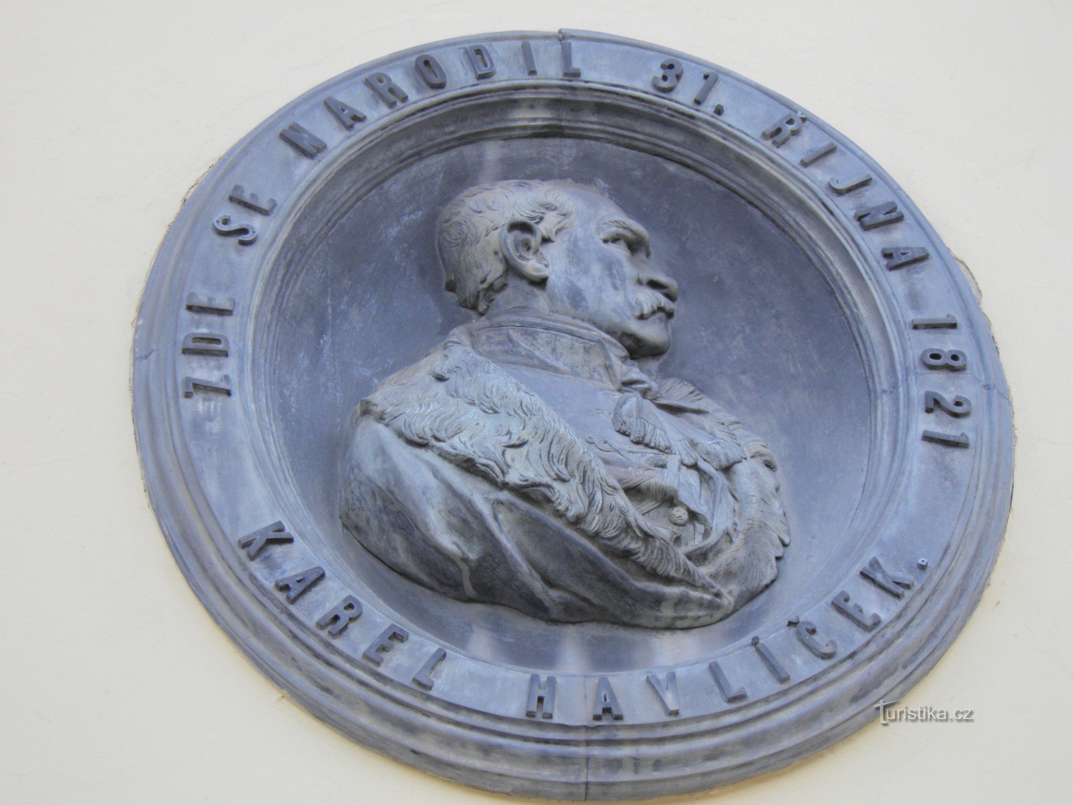 Memorial plaque on the gable of the house.