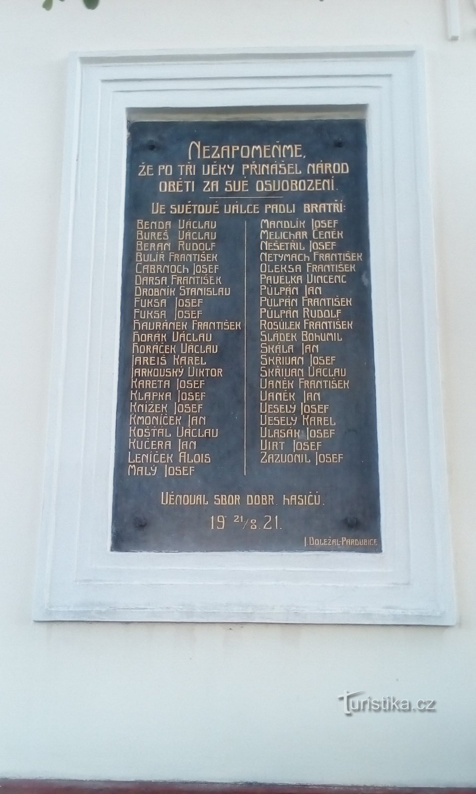 Pamětní deska obětem světové války v Rosicích (Pardubice)