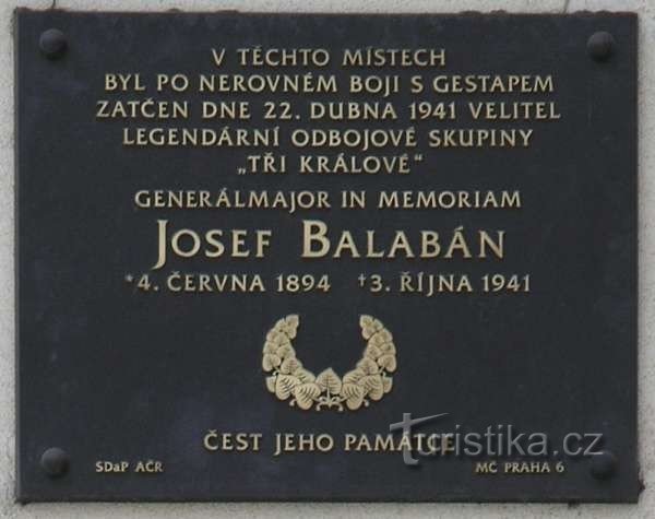 Spomen ploča Osefa Balabána u ulici Studentská u Pragu Dejvice