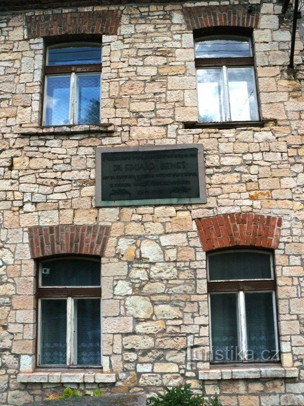 Placa conmemorativa de la partida de E. Beneš al exilio en 1915