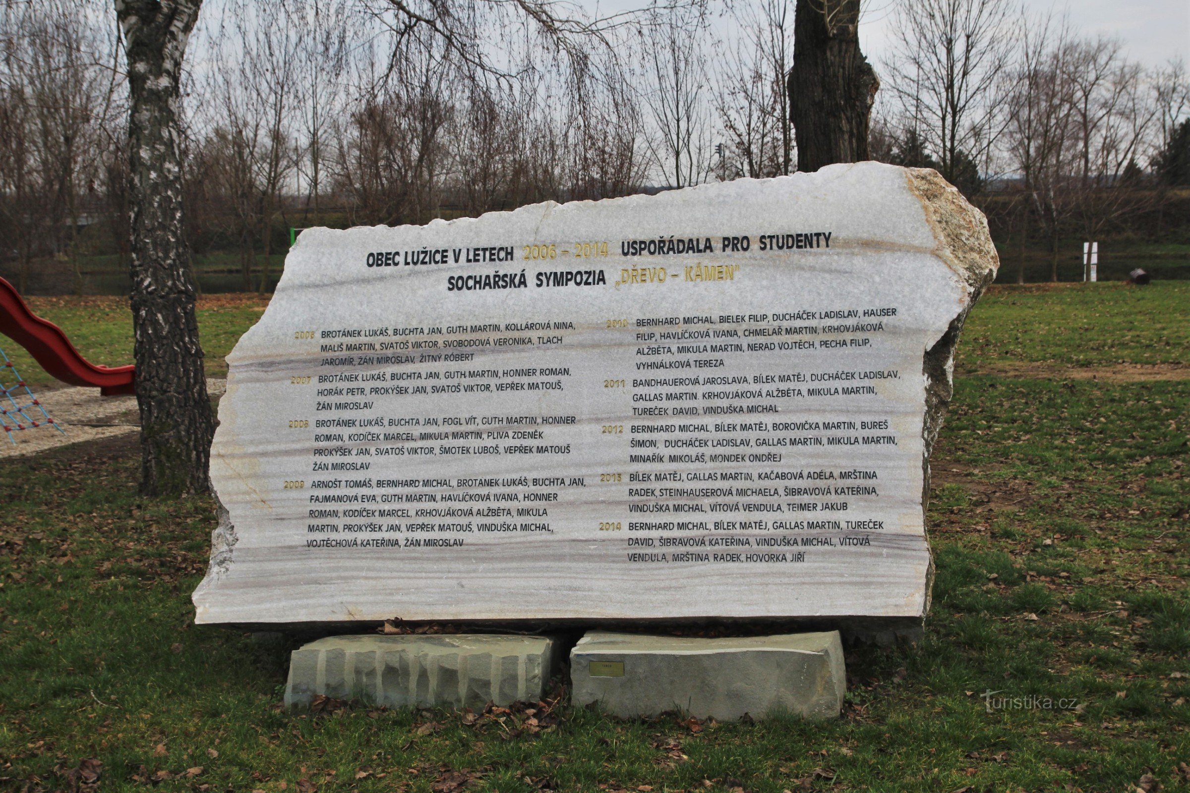 Commemorative plaque to the participants of the symposiums in Lužák