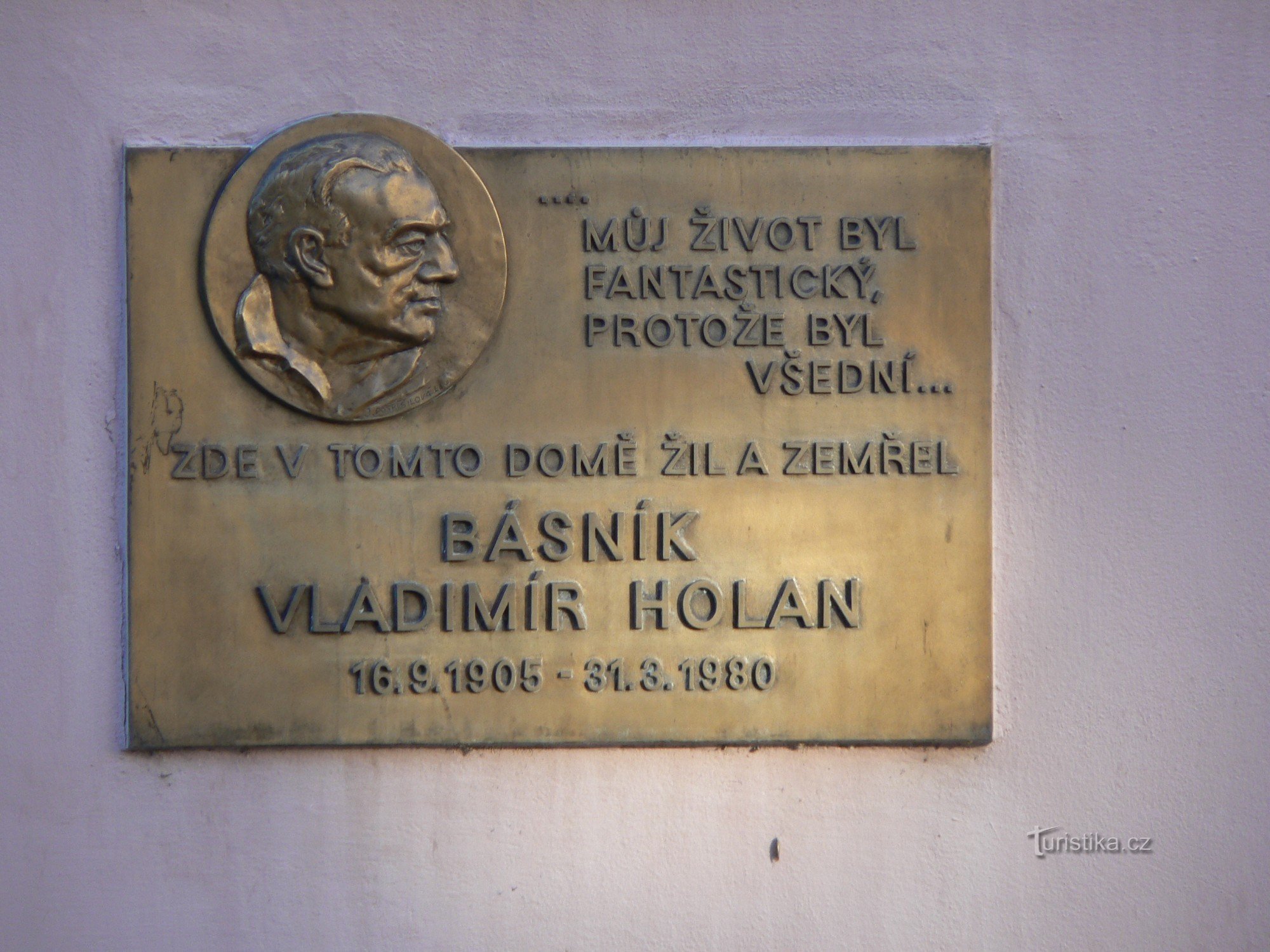 Pamětní deska Vladimír Holan