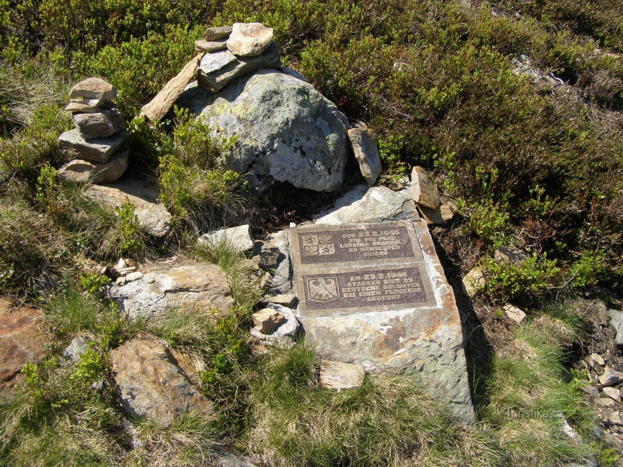 Placa conmemorativa del avión Junkers JU 52 estrellado