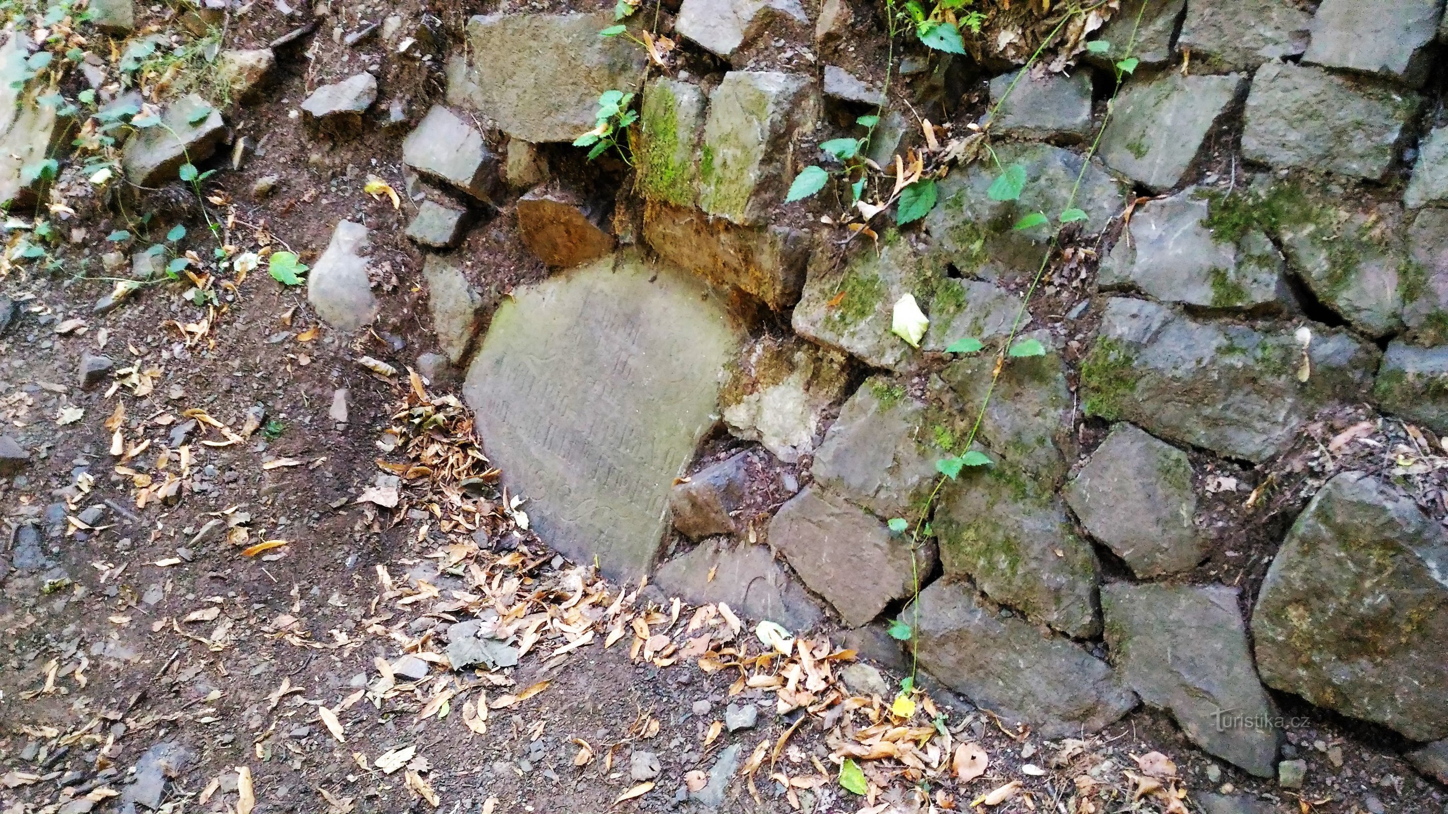 Spominski kamen pri slapu Vaňovský
