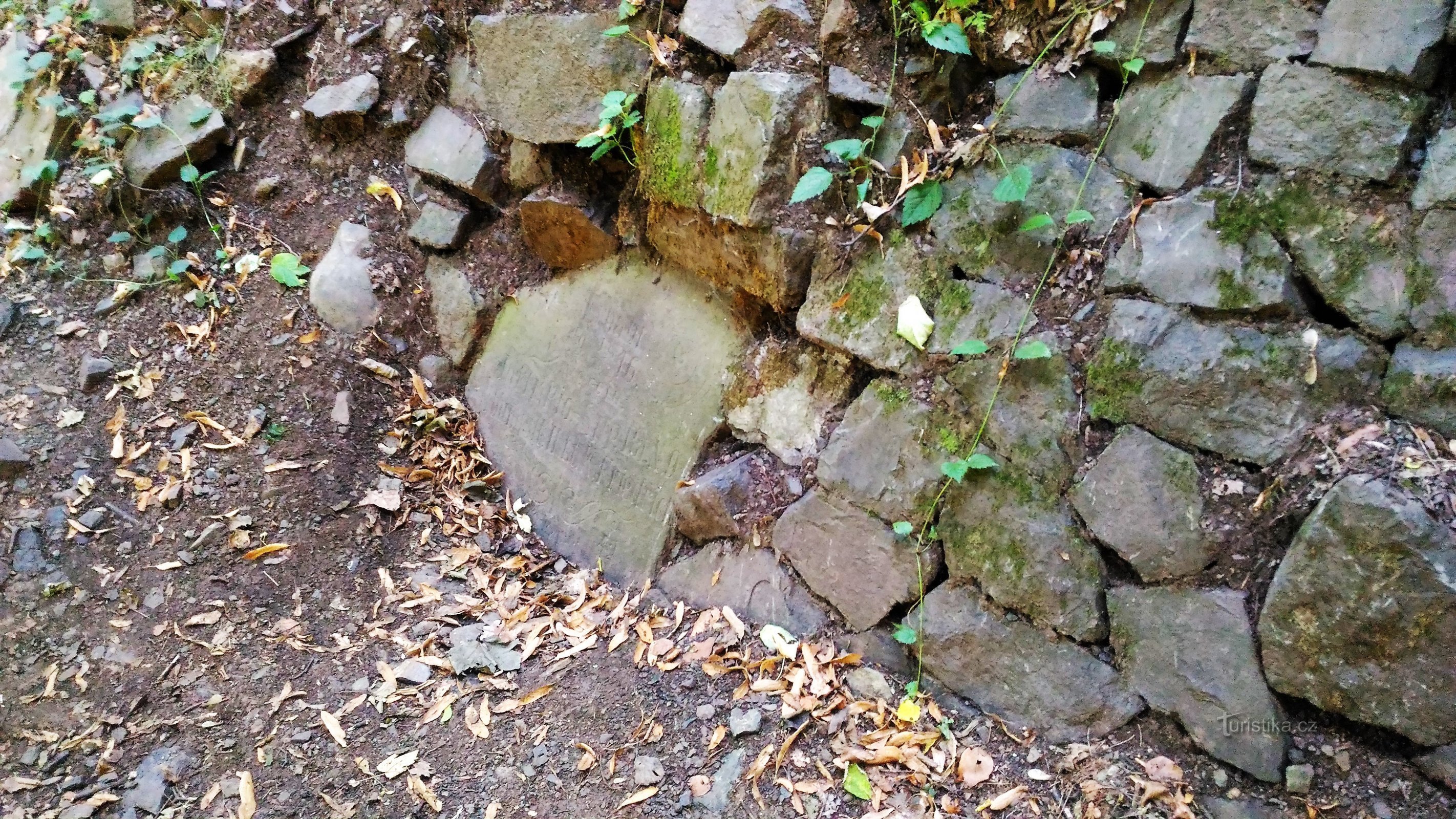 Gedenksteen bij de Vaňovský waterval