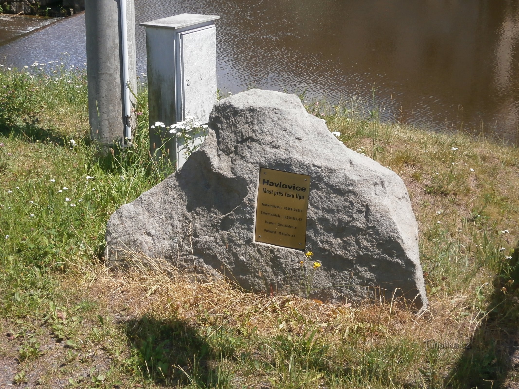 Lapide commemorativa della costruzione del ponte vicino a Mandle (Havlovice)