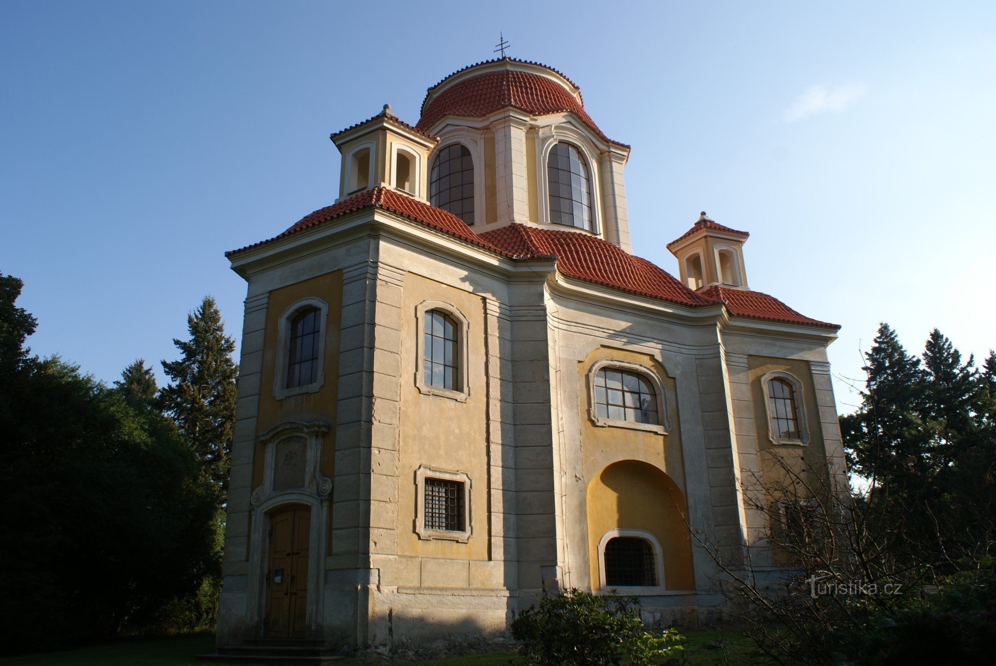 Panenské Břežany – Pyhän Nikolauksen kappeli. Anne