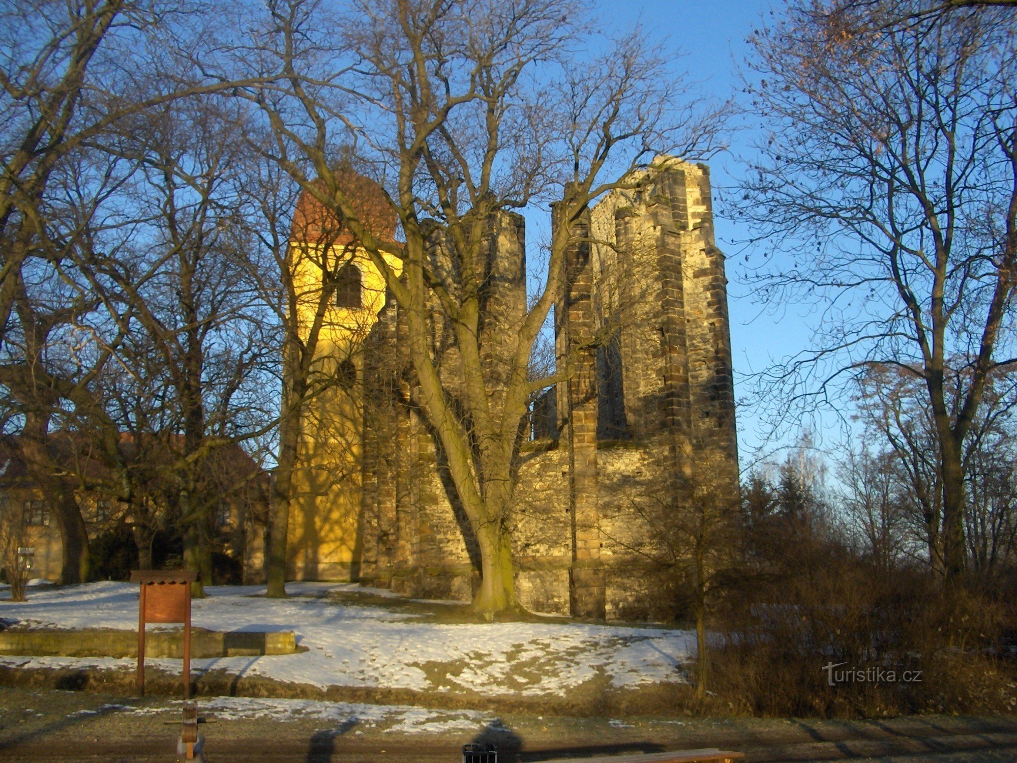 Panenský Týnec, tempio incompiuto