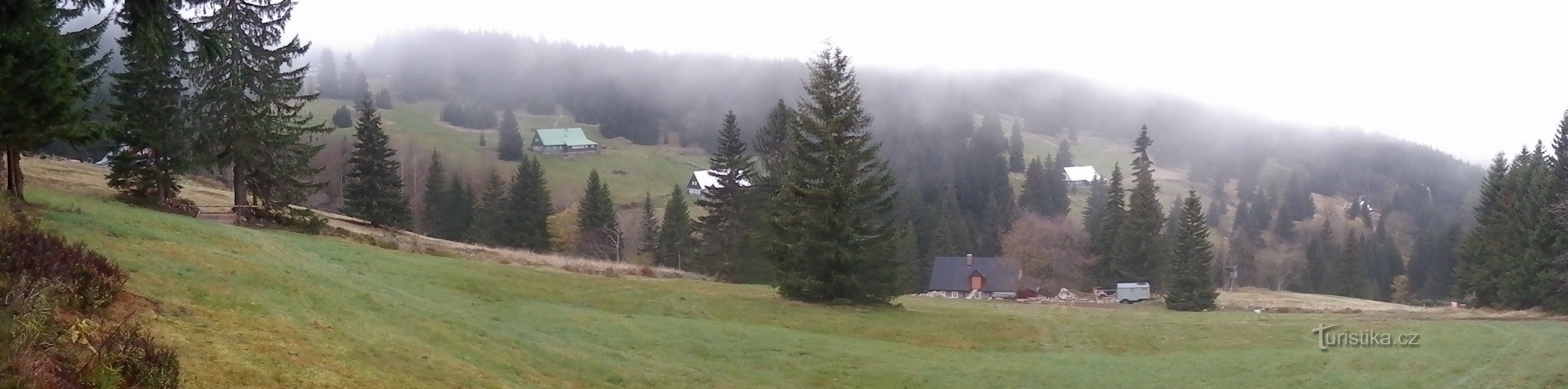 En panoramautsikt över Great Tippelt Huts