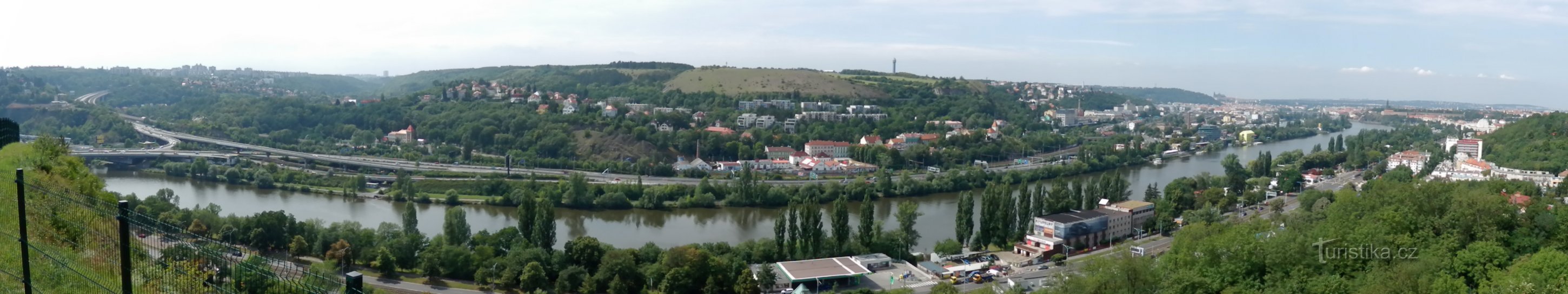 Panoráma, délről északkeletre fényképezve